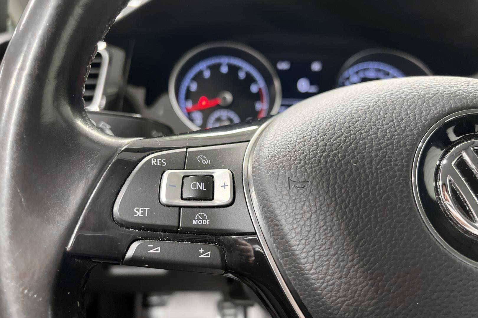 VOLKSWAGEN Golf 2016