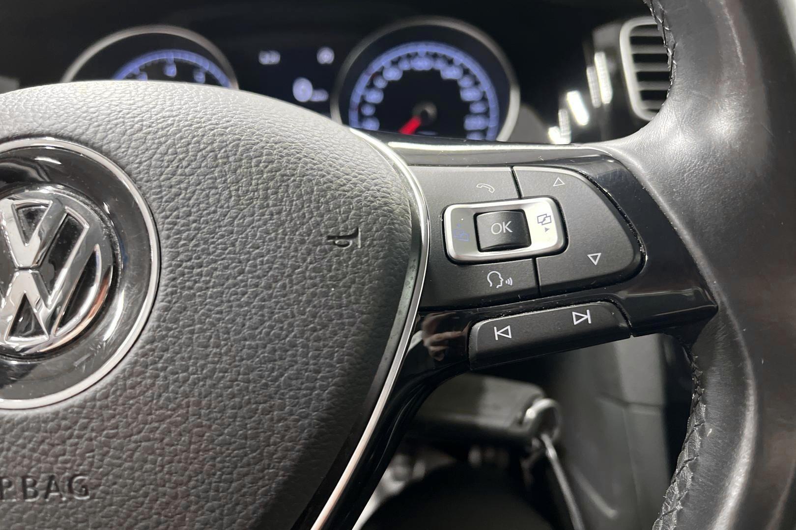 VOLKSWAGEN Golf 2016