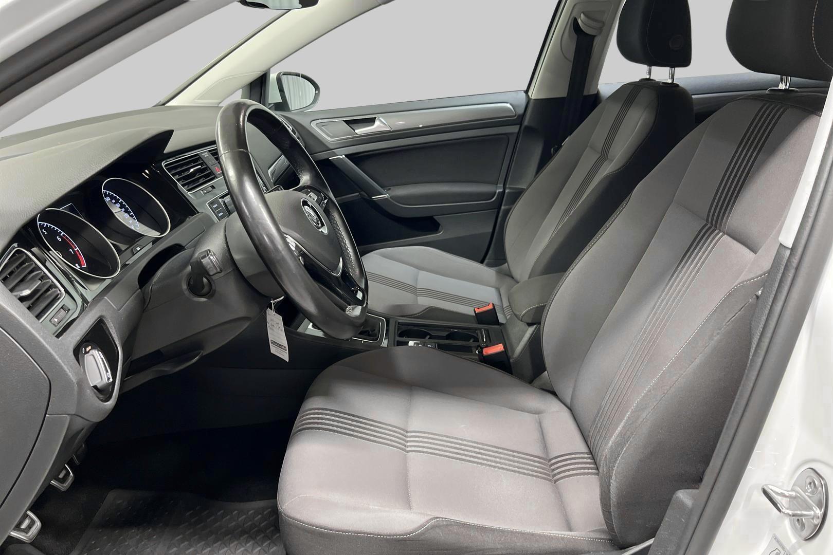 VOLKSWAGEN Golf 2016