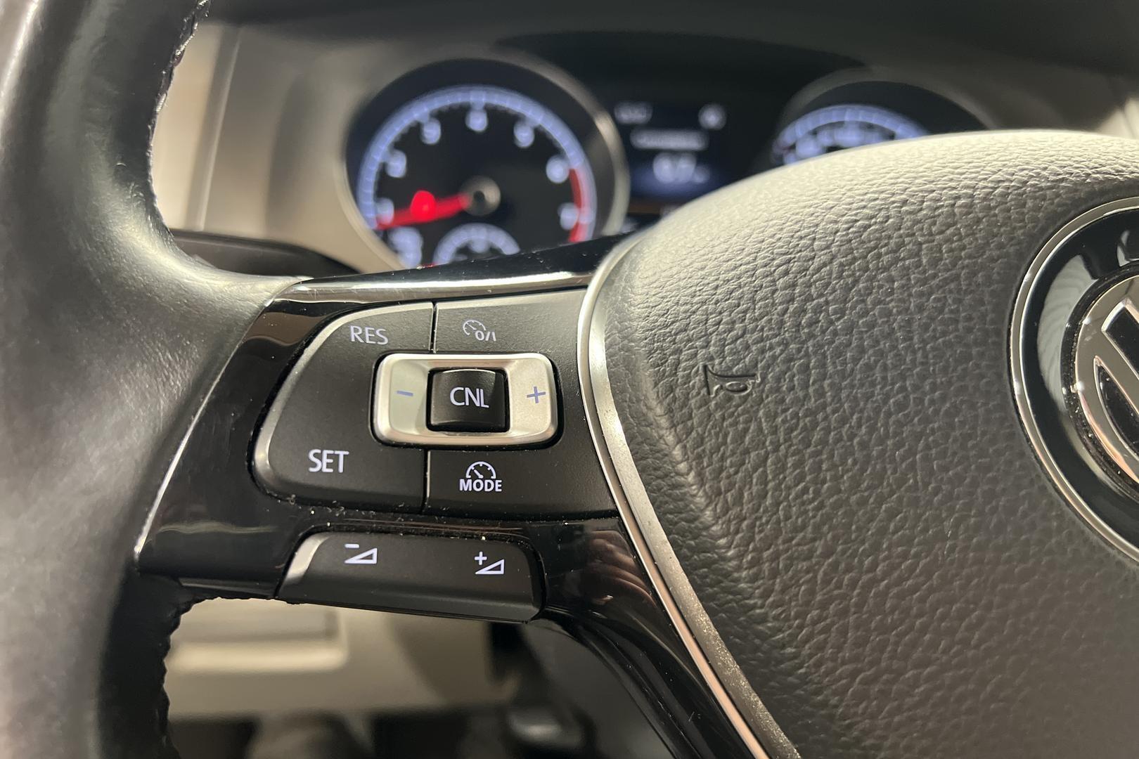 VOLKSWAGEN Golf 2014