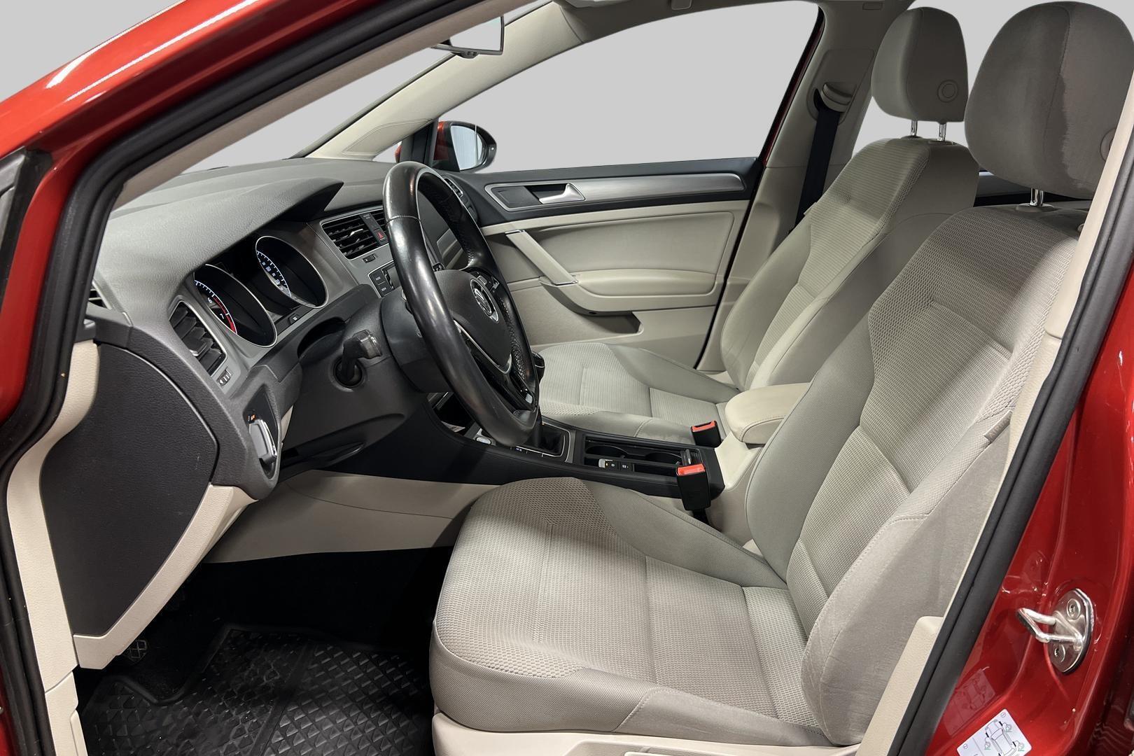 VOLKSWAGEN Golf 2014