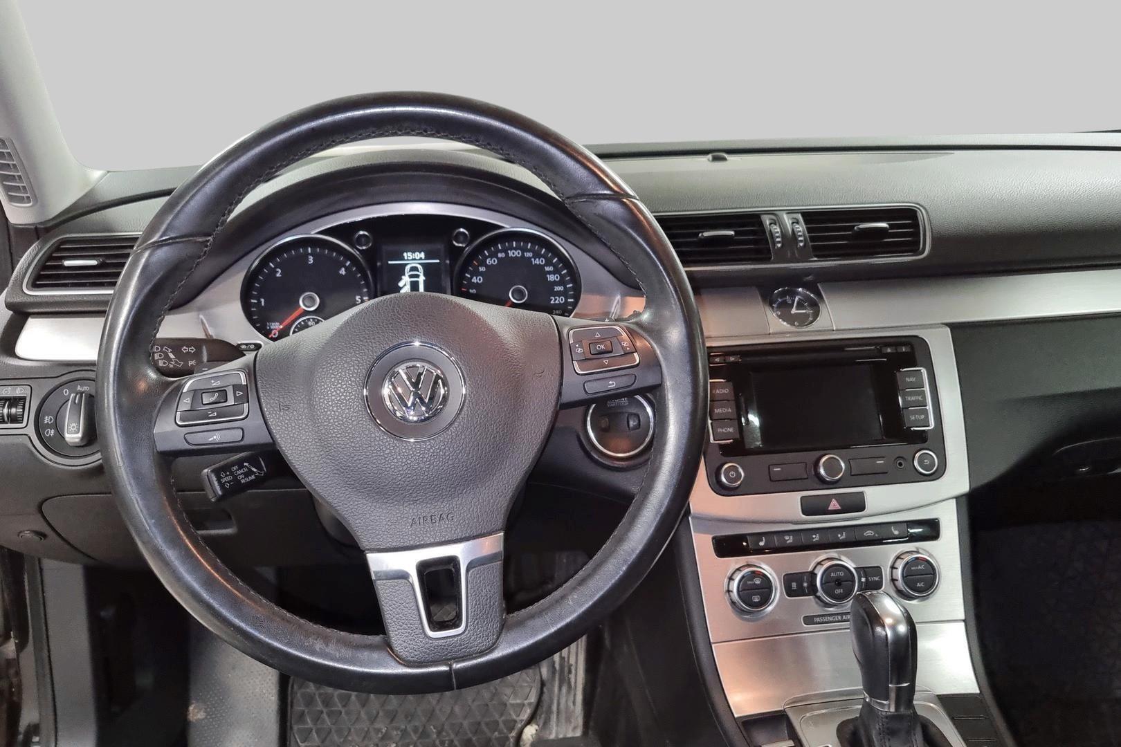 VOLKSWAGEN Passat 2013
