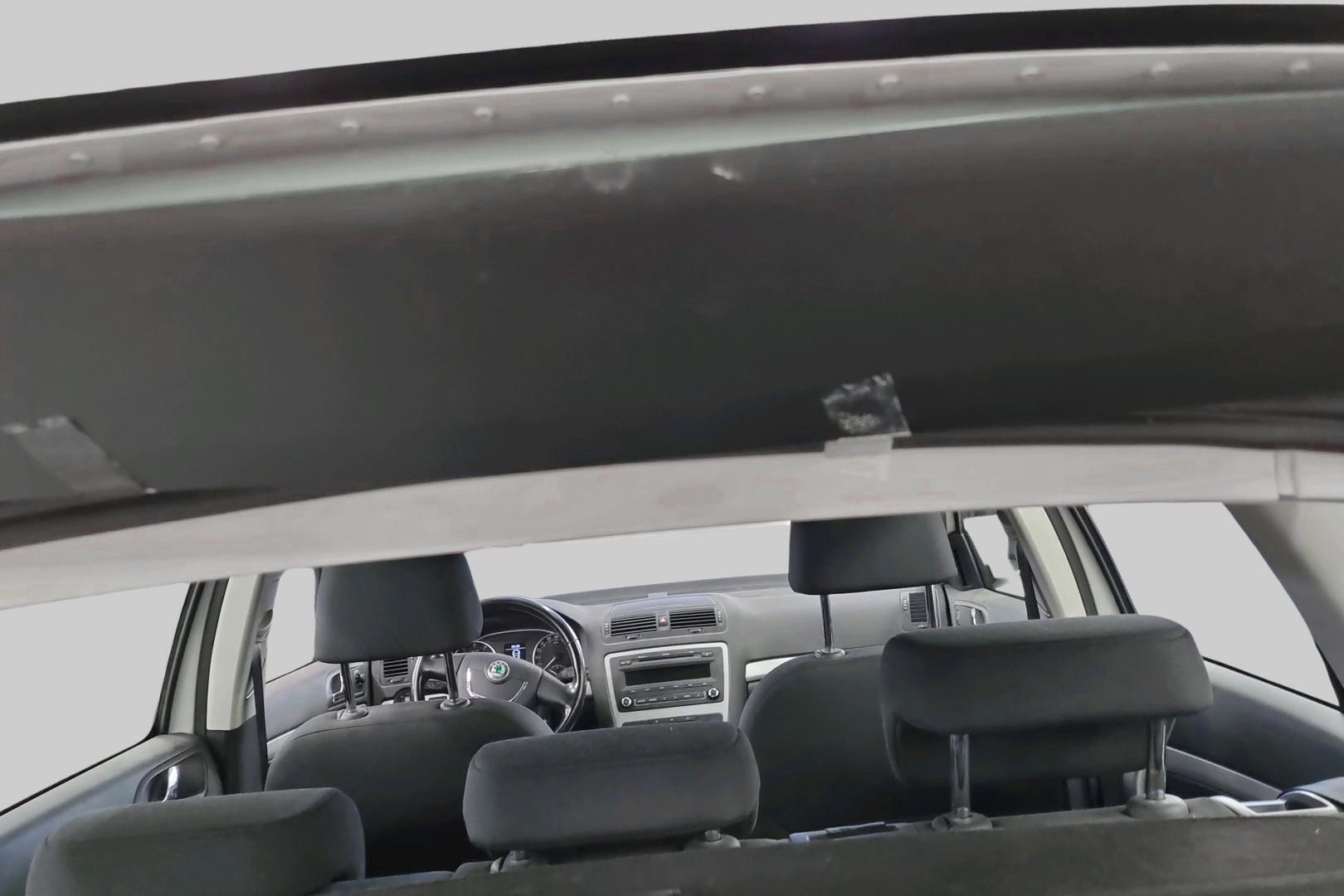 SKODA Octavia 2012