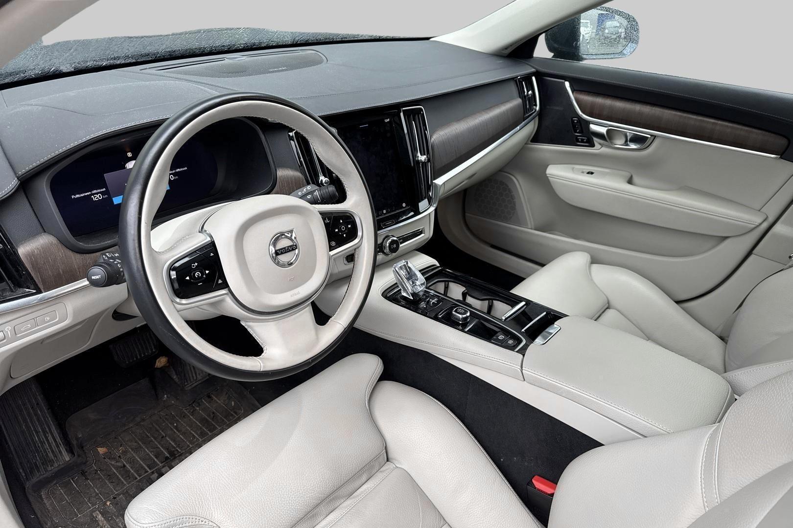 VOLVO V90 2022