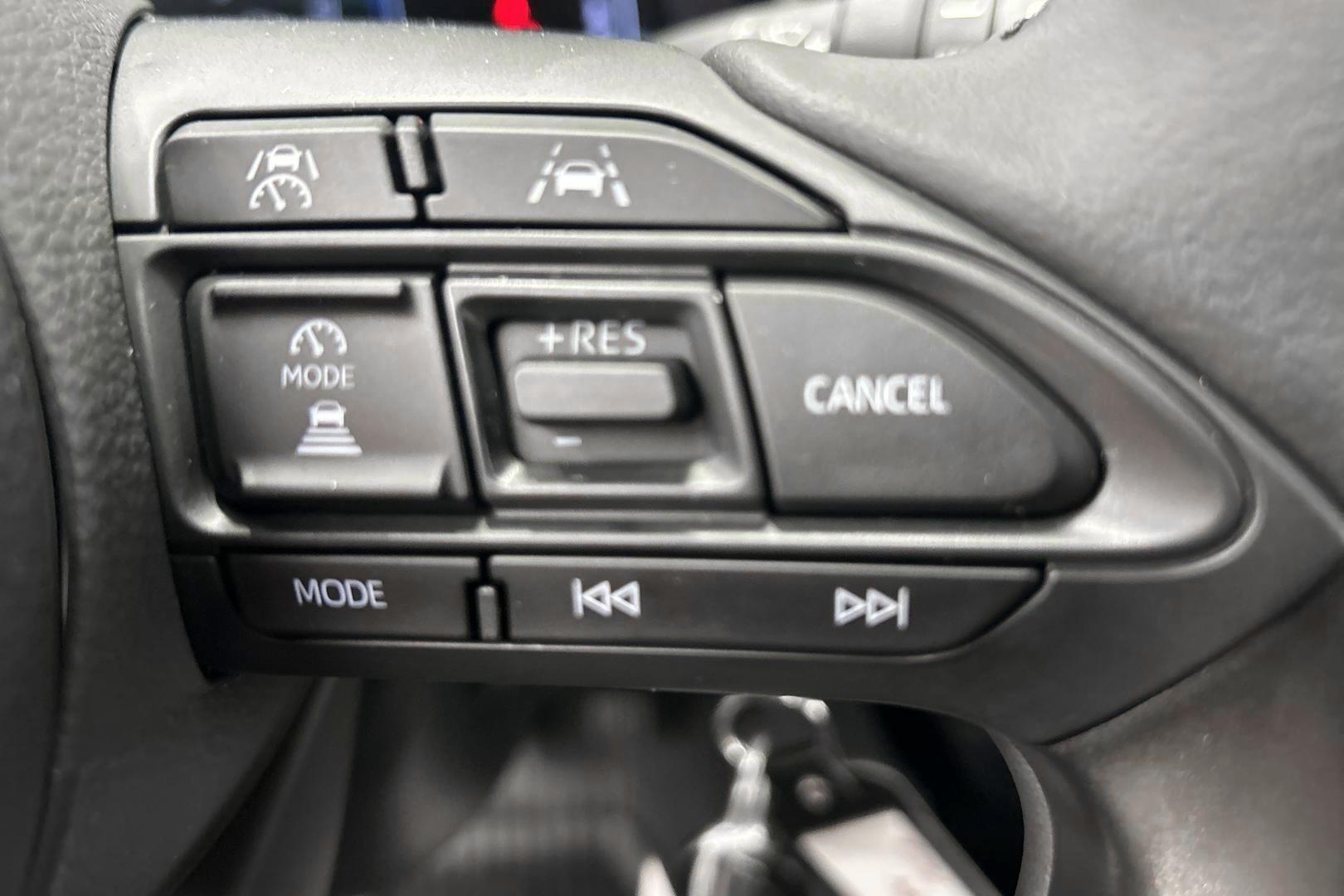 TOYOTA Yaris 2025