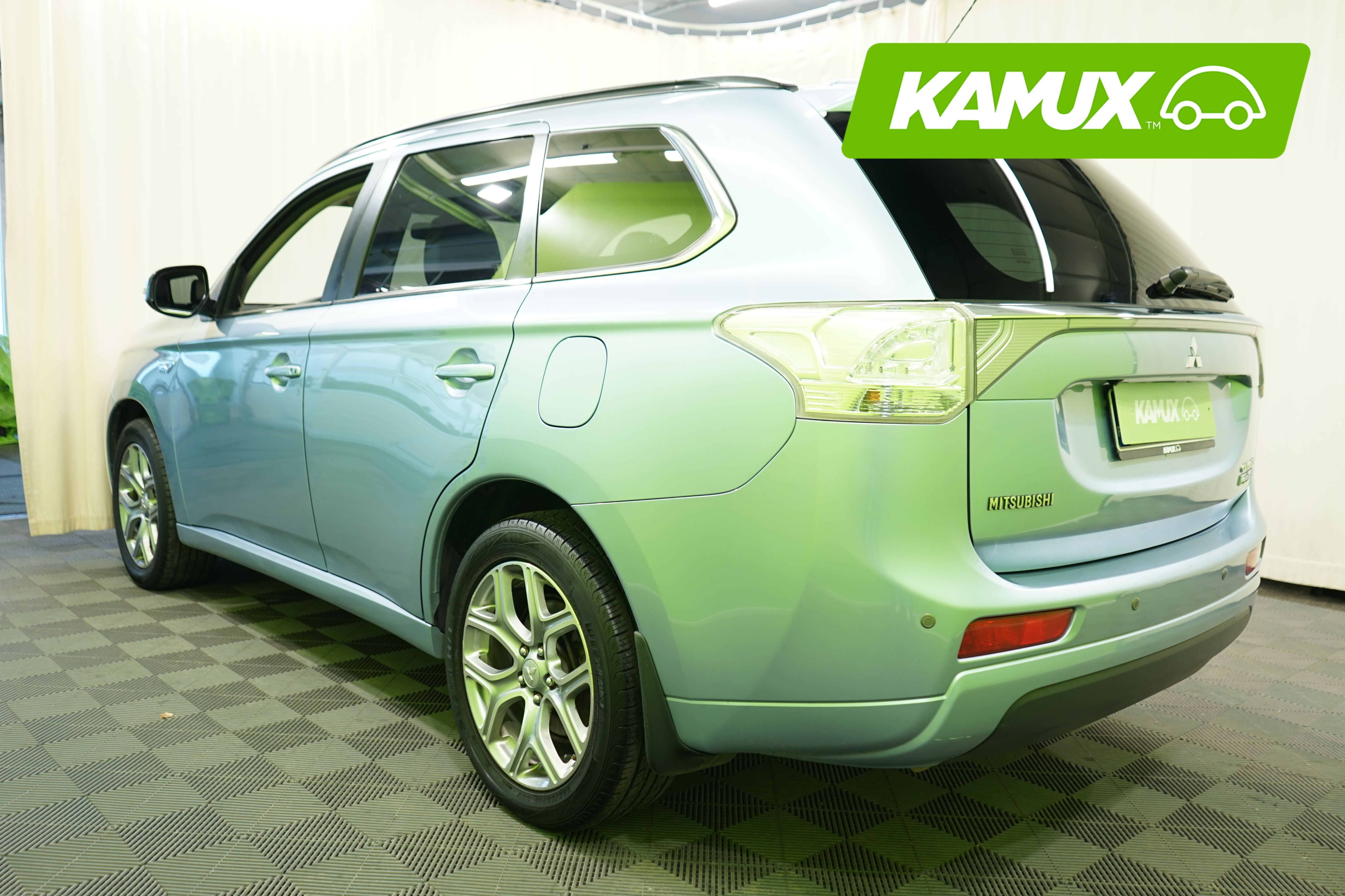 Mitsubishi Outlander PHEV 2015