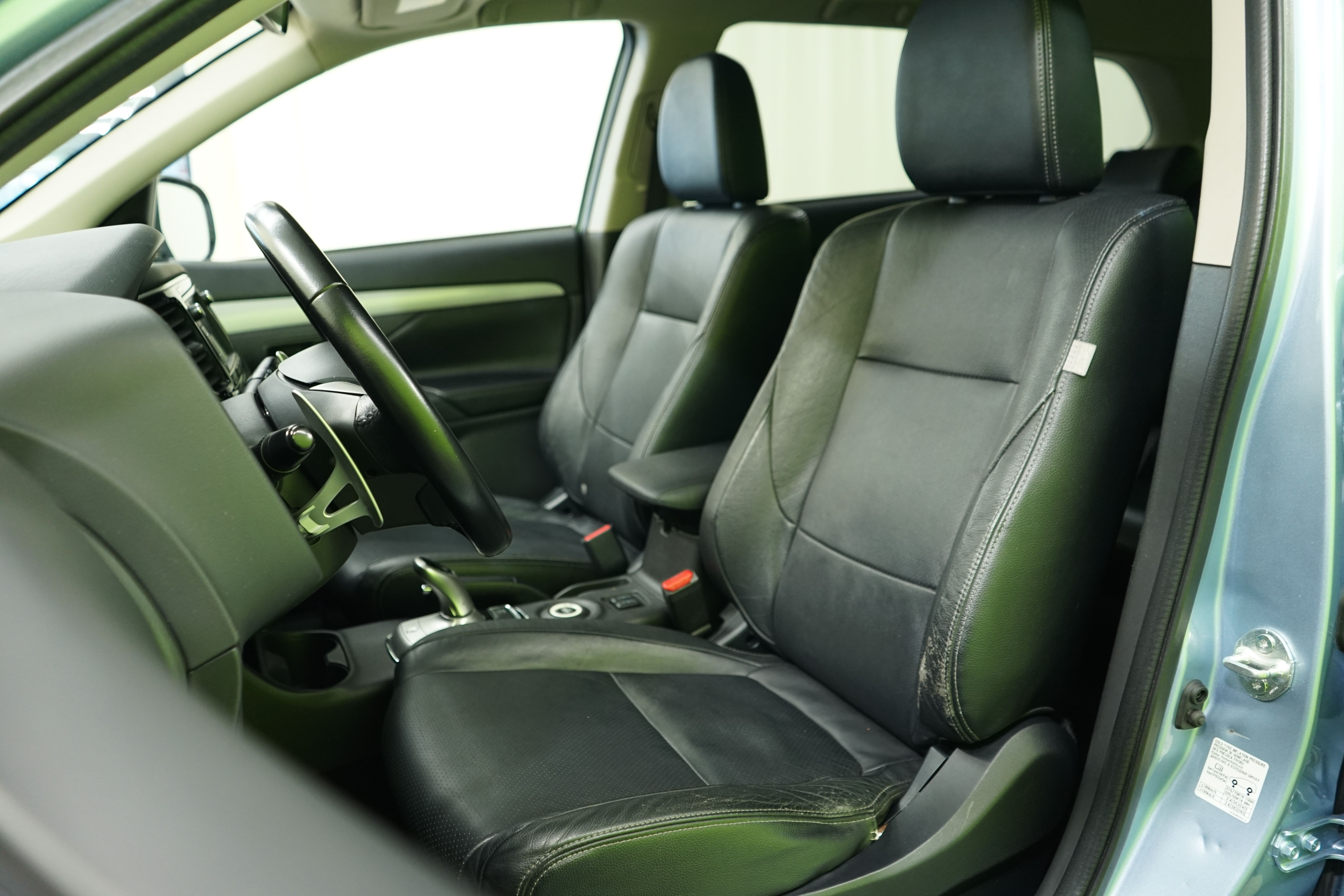 Mitsubishi Outlander PHEV 2015