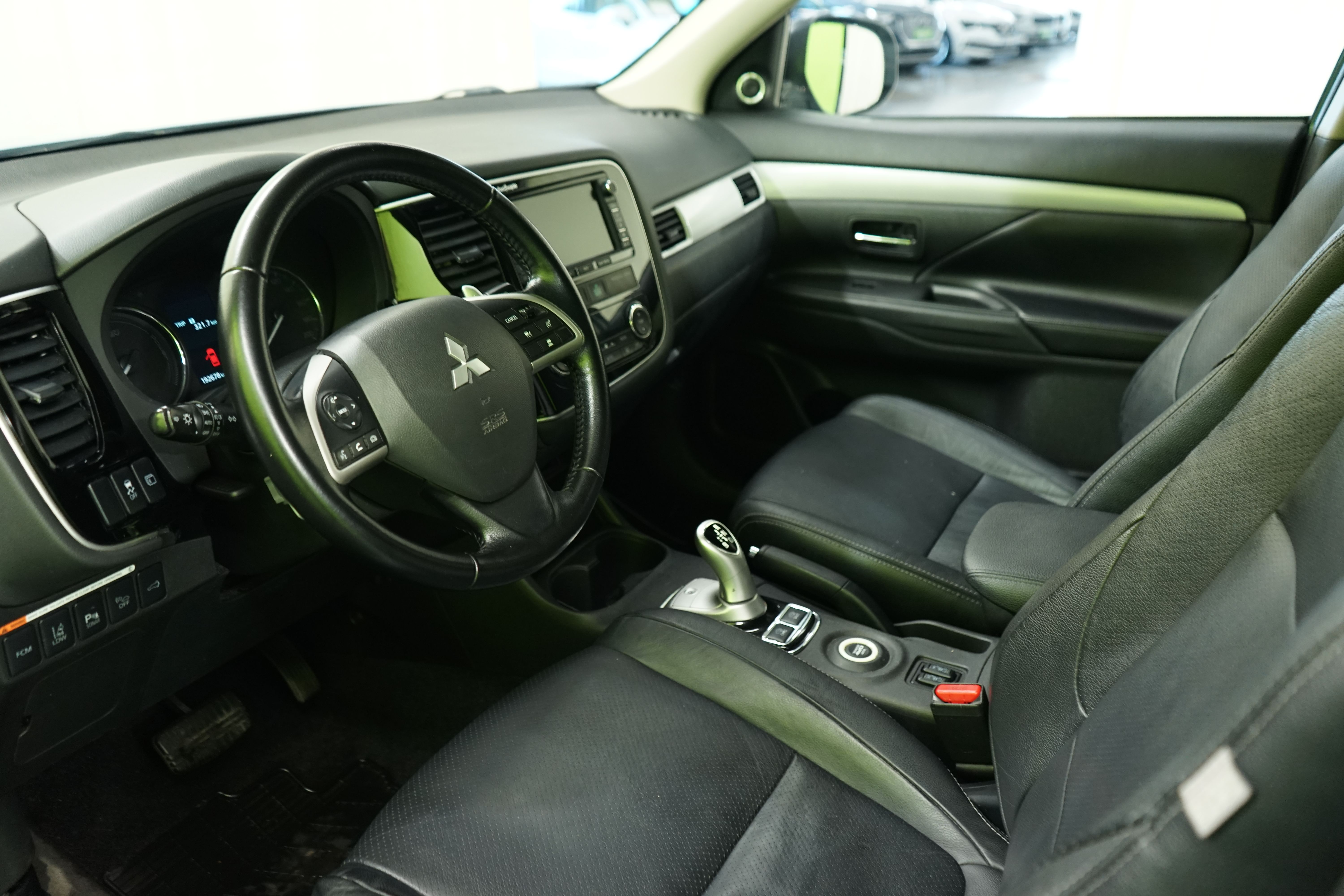 Mitsubishi Outlander PHEV 2015