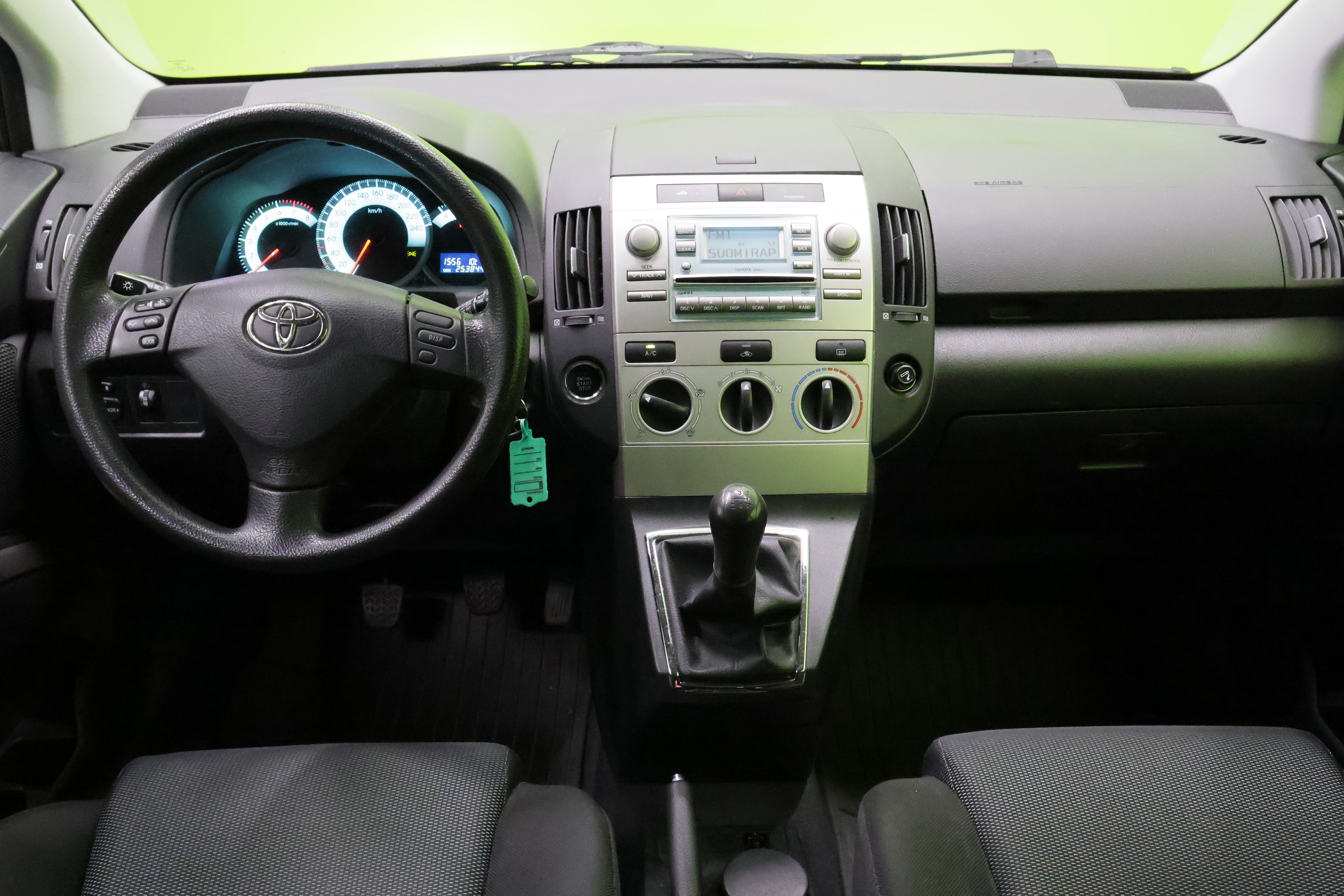 Toyota Corolla Verso 2004