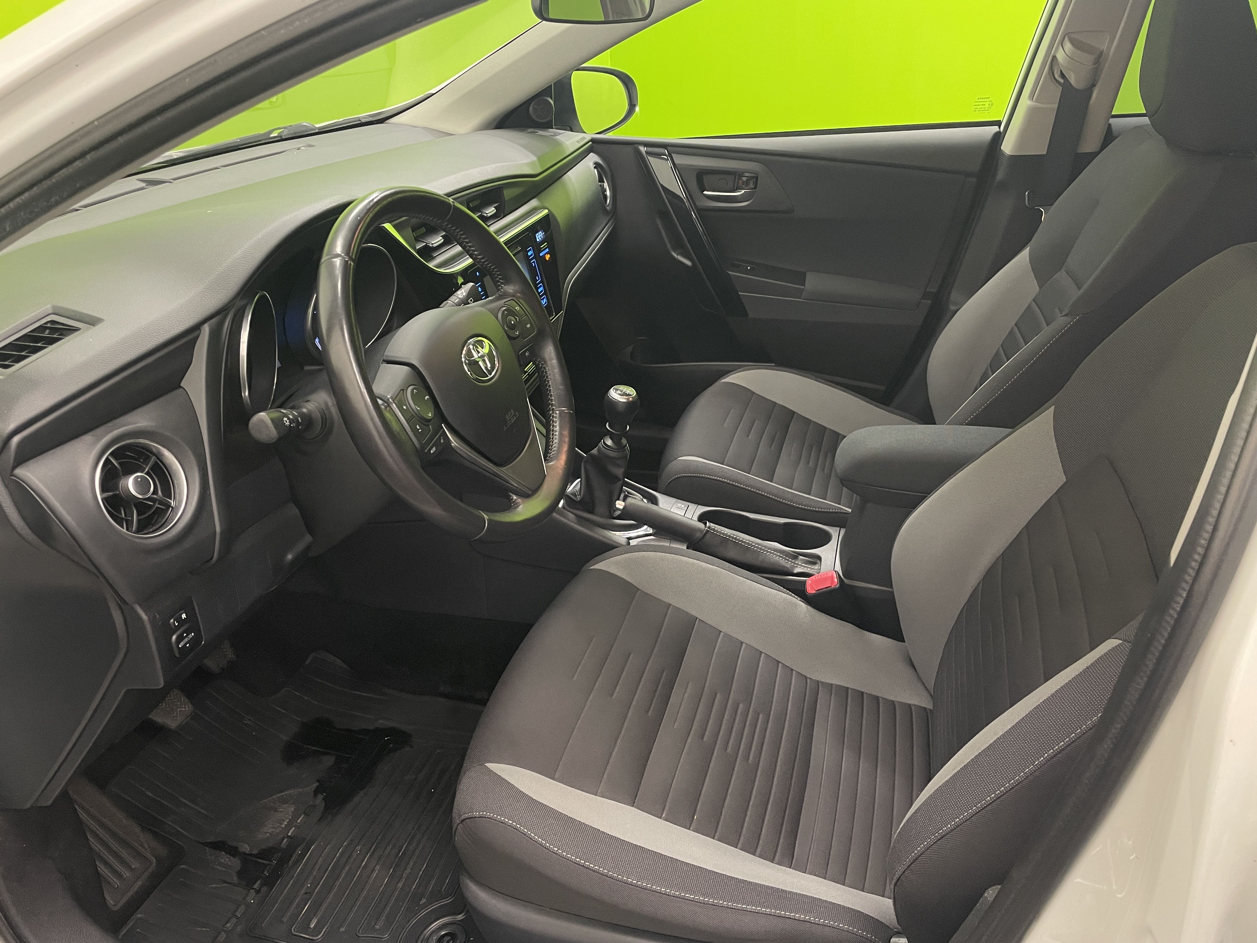 Toyota Auris 2016