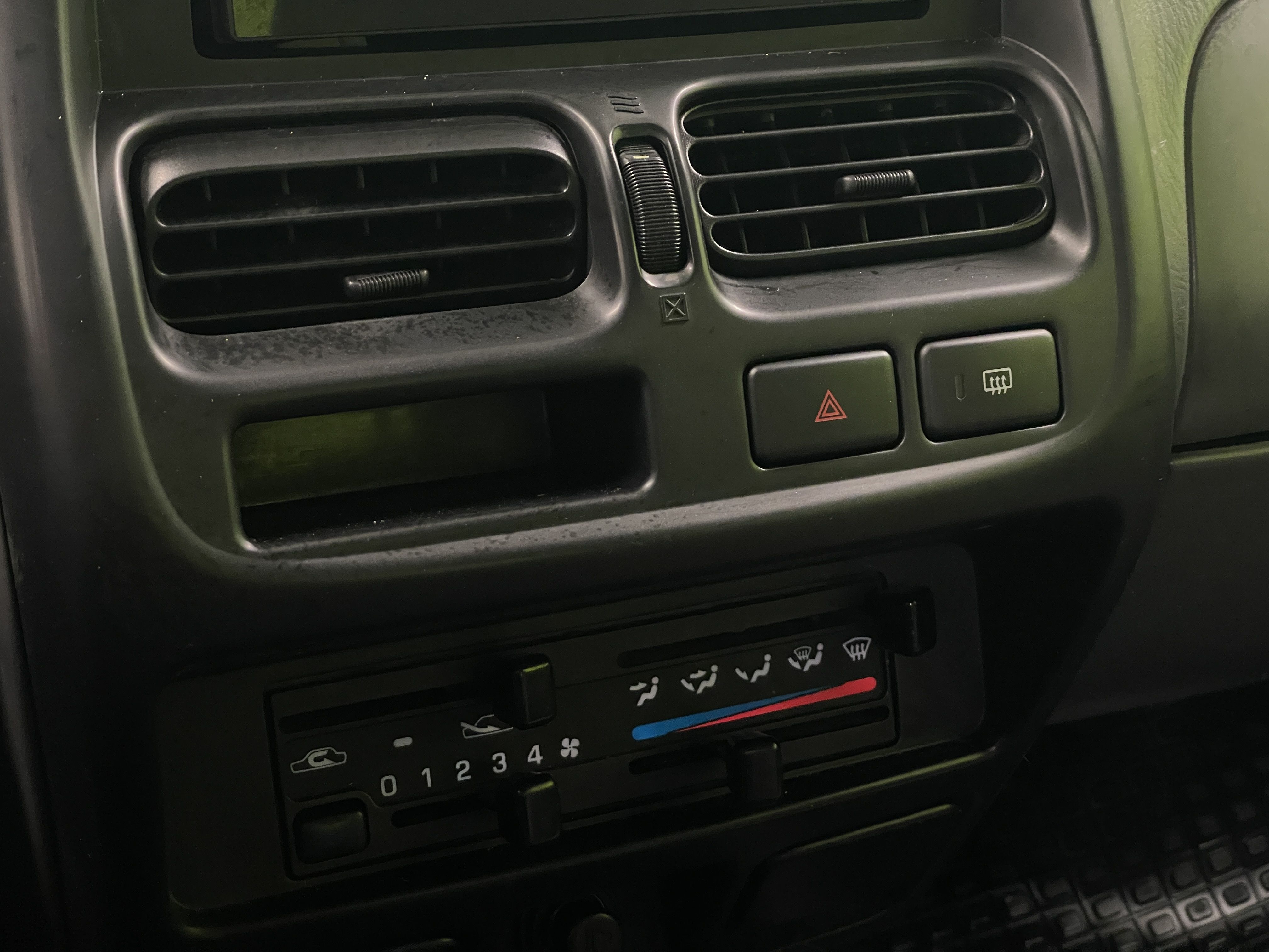 Nissan King Cab 2003