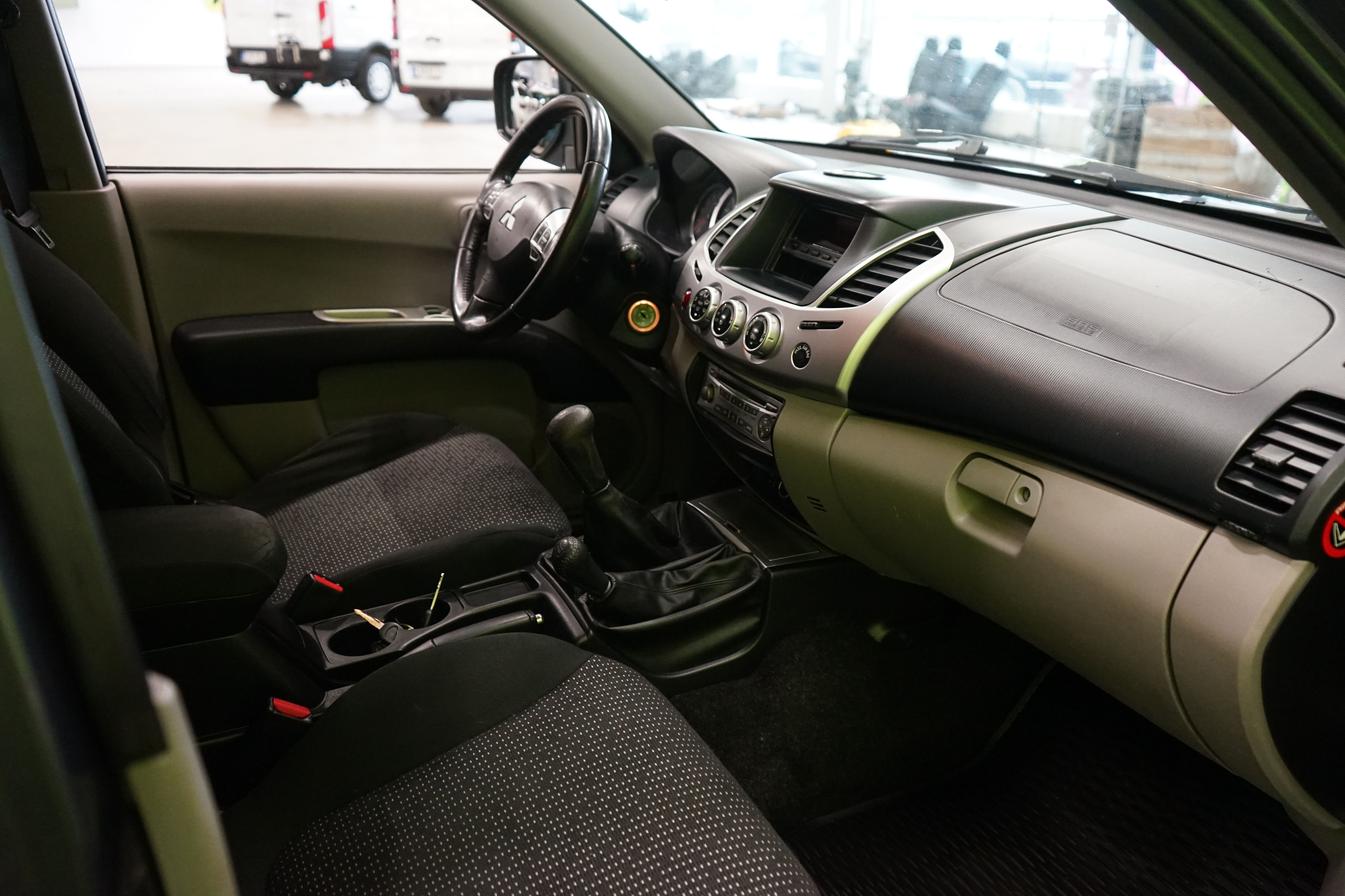 Mitsubishi L200 2013