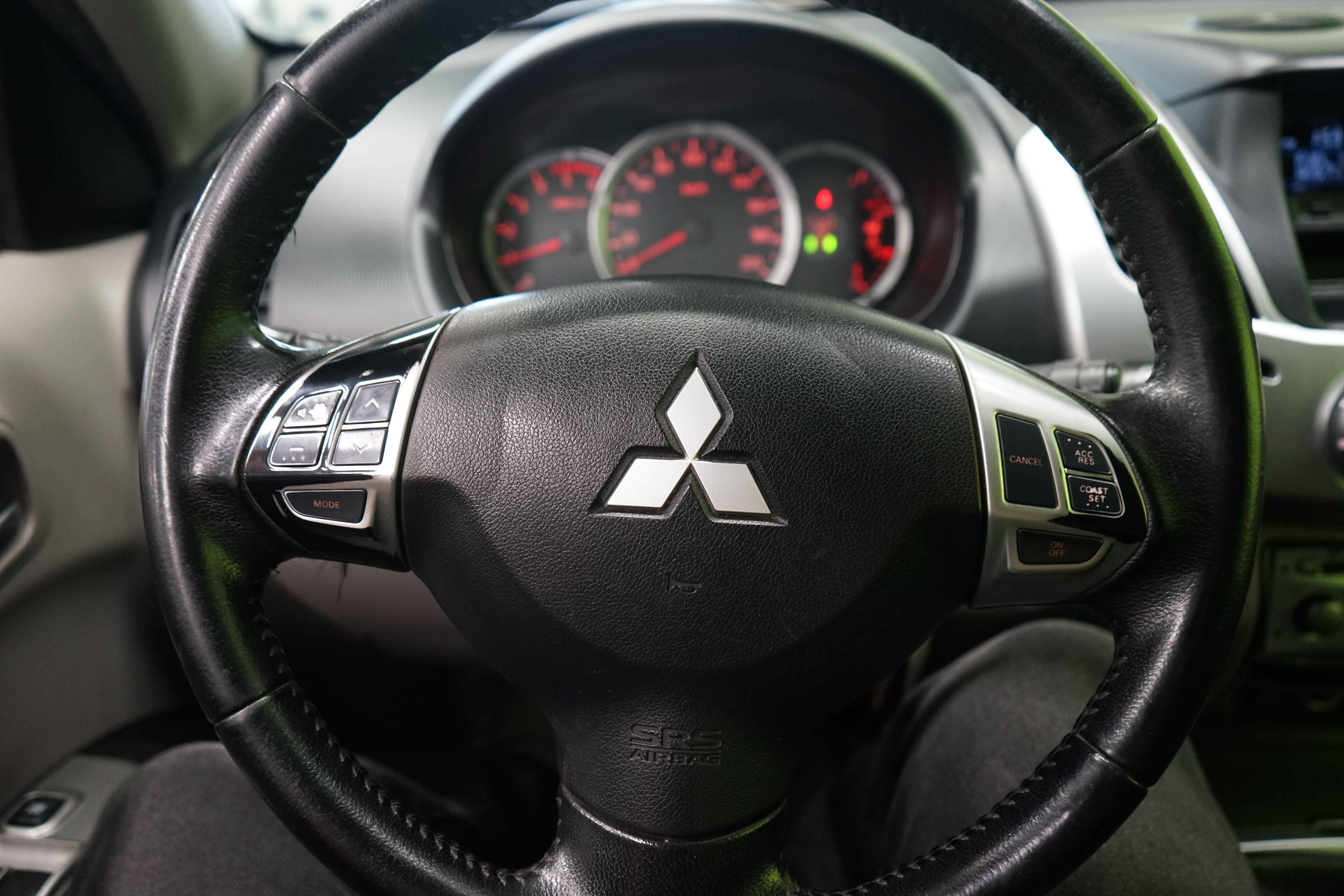 Mitsubishi L200 2013