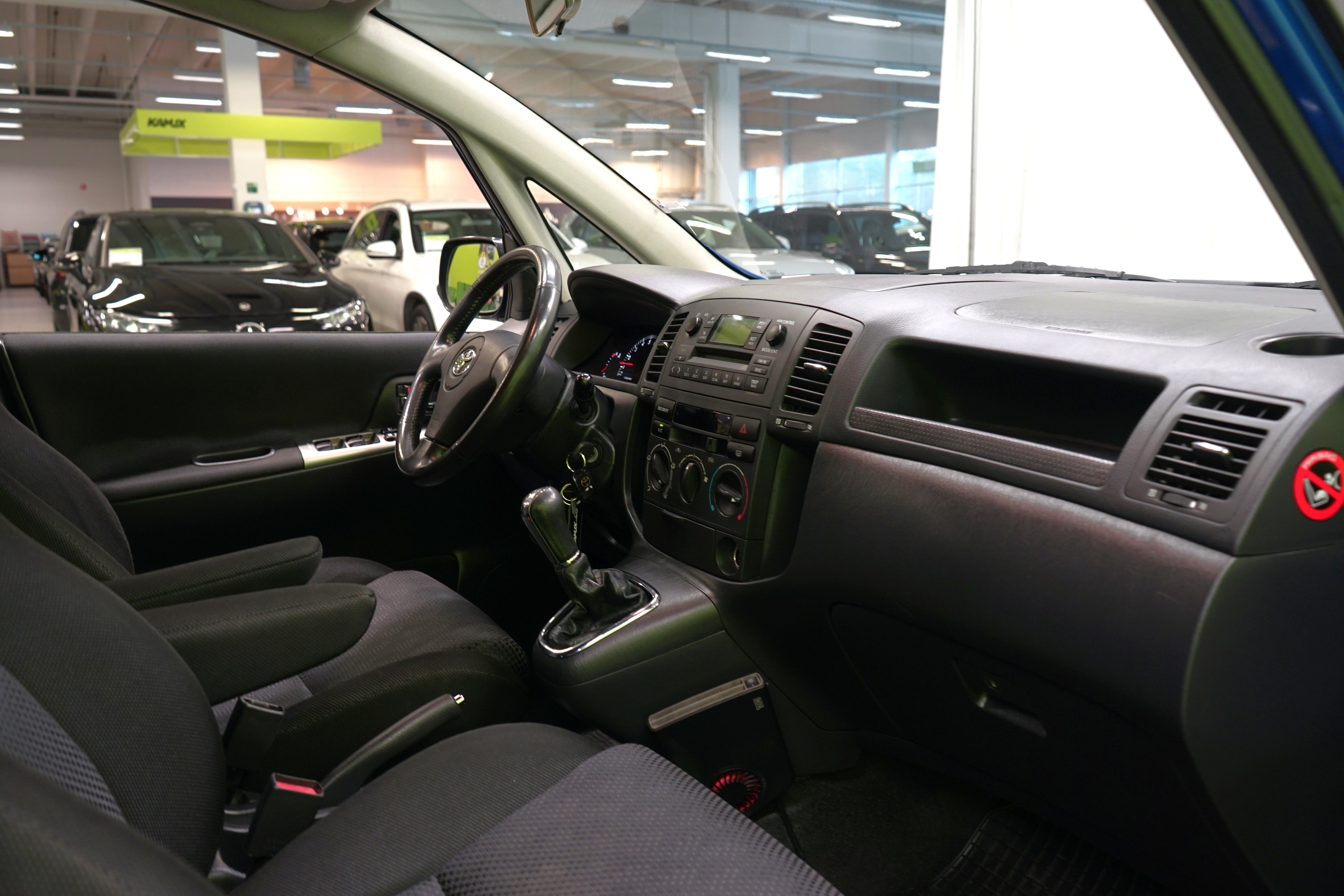 Toyota Corolla Verso 2003