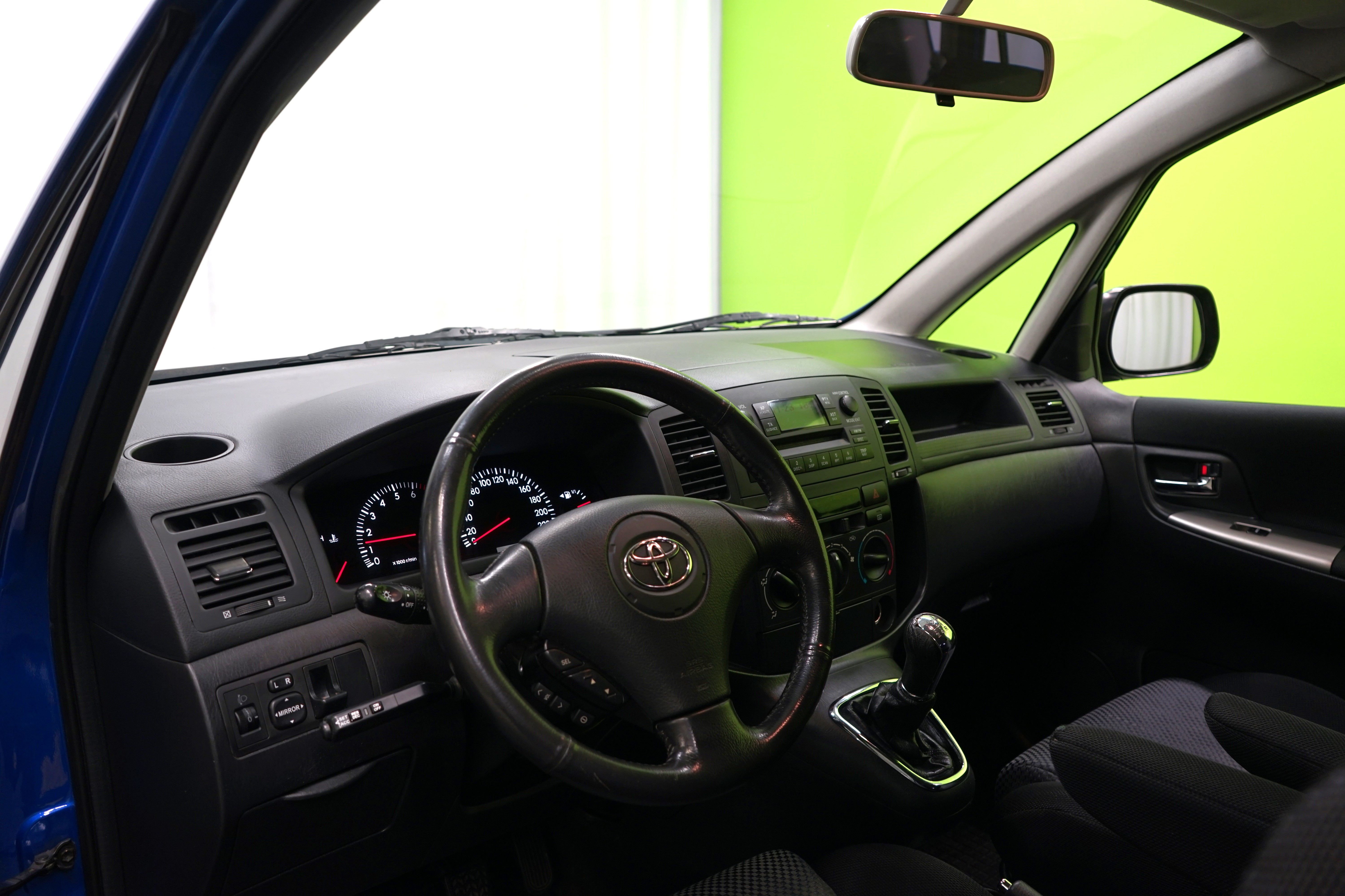 Toyota Corolla Verso 2003