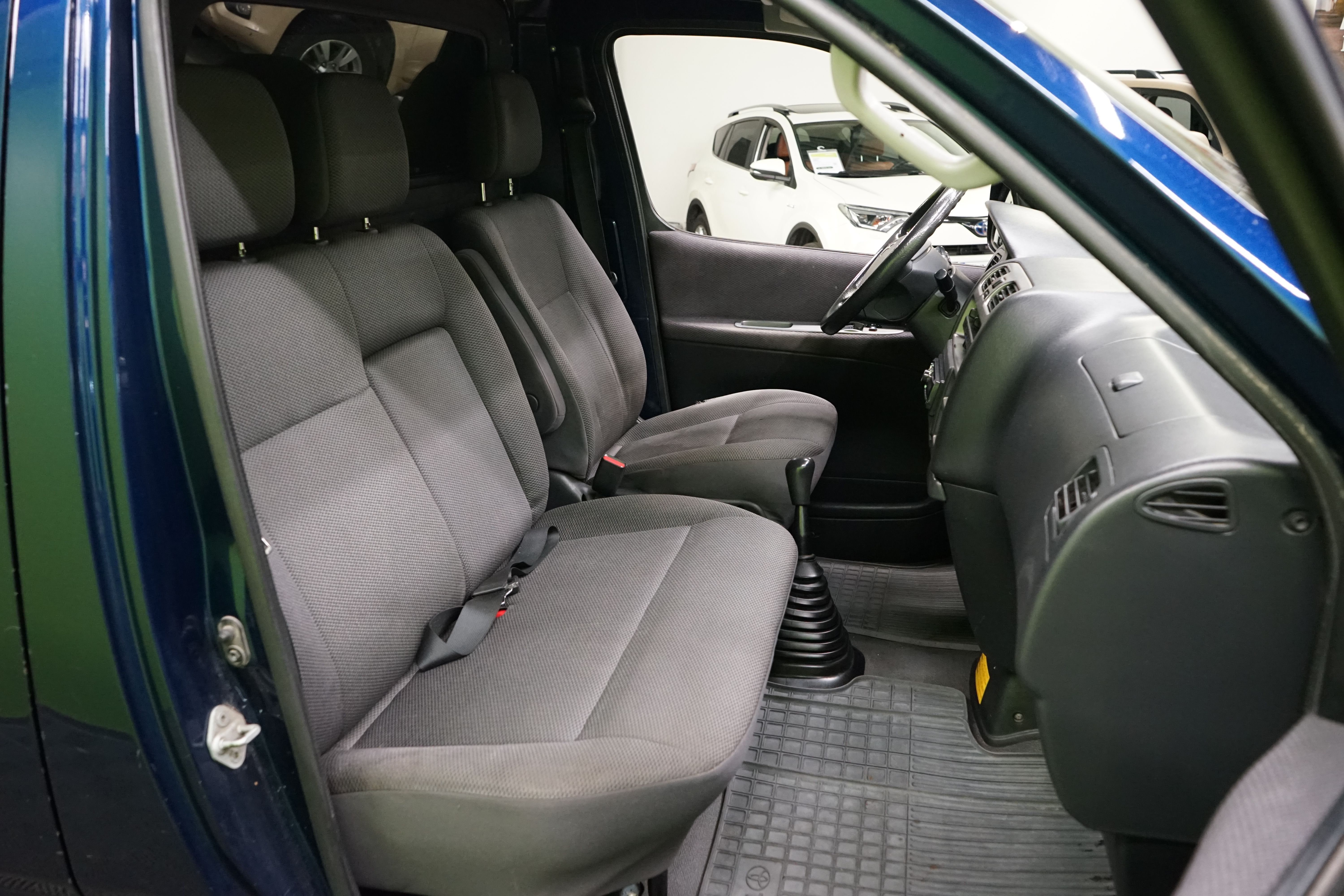 Toyota Hiace 2011