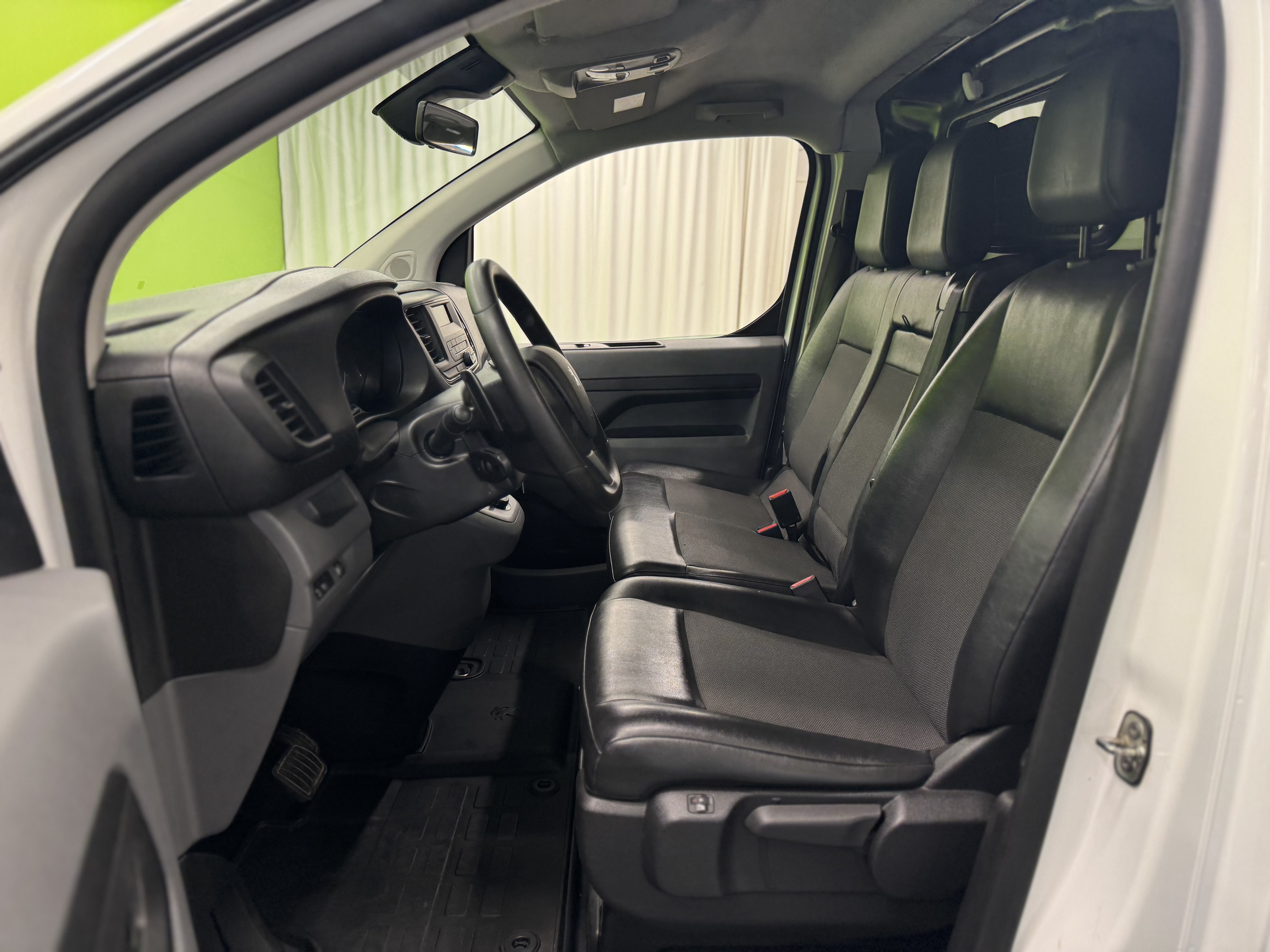Peugeot Expert 2021