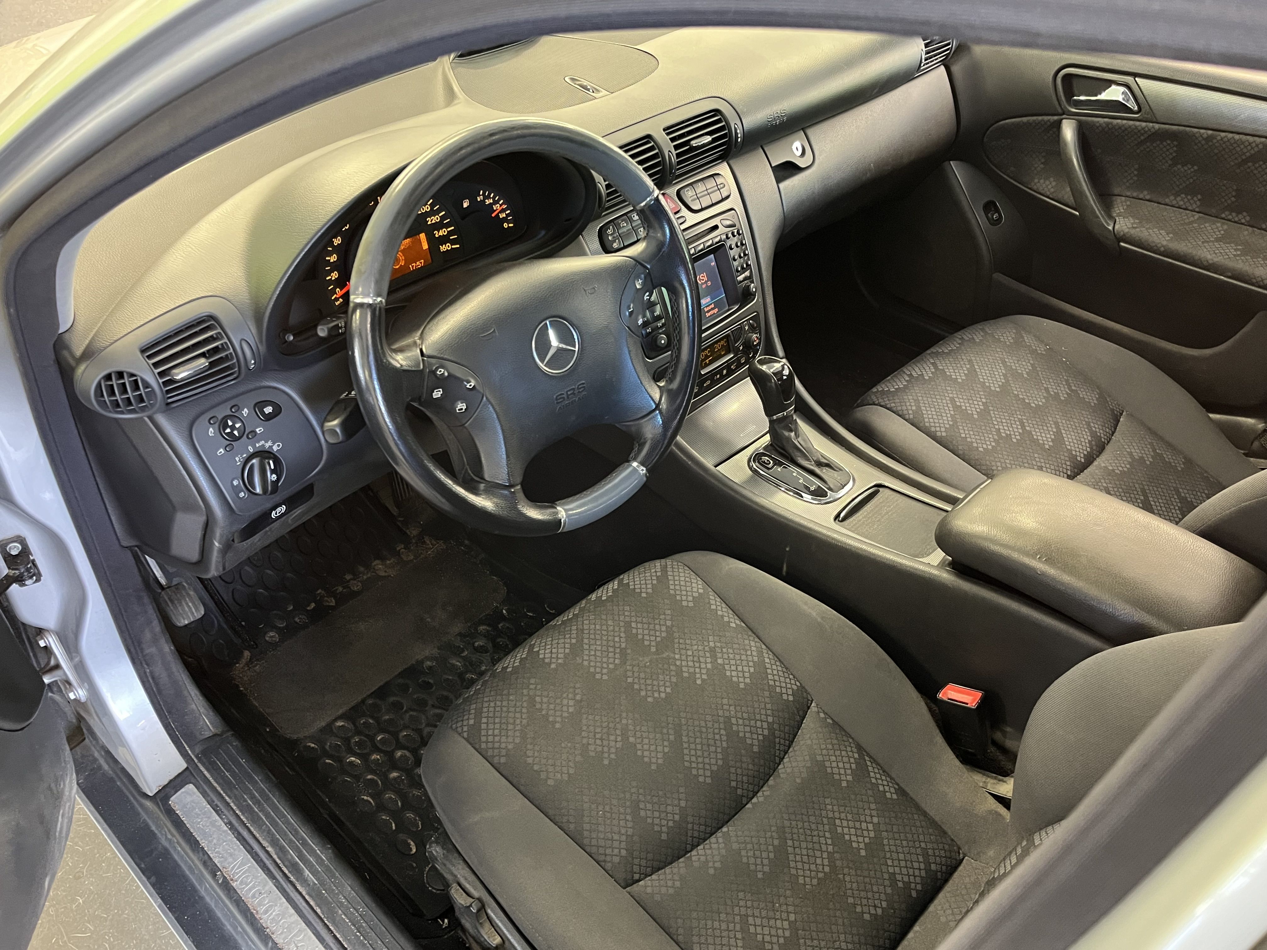 Mercedes-Benz C 2003