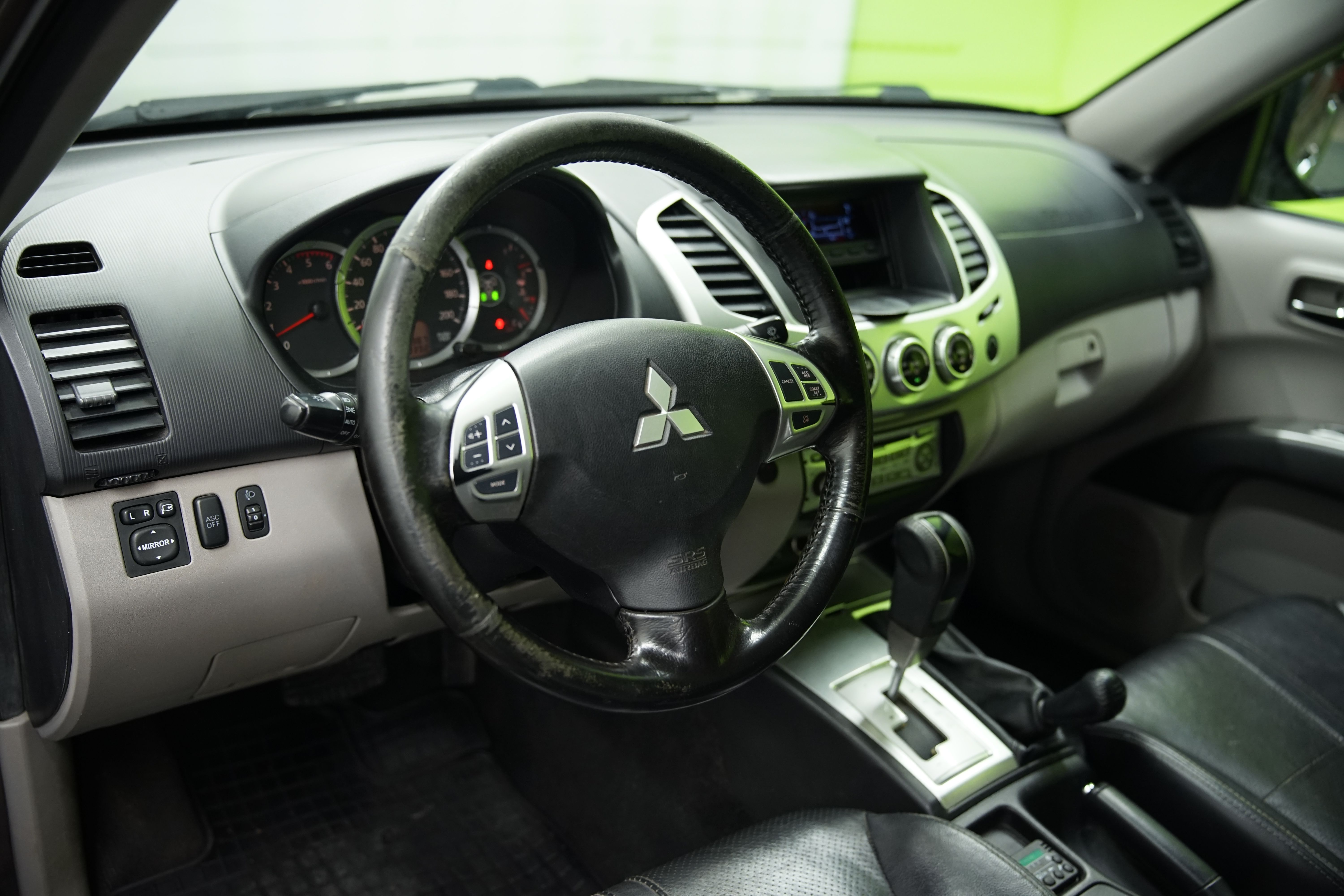 Mitsubishi L200 2012