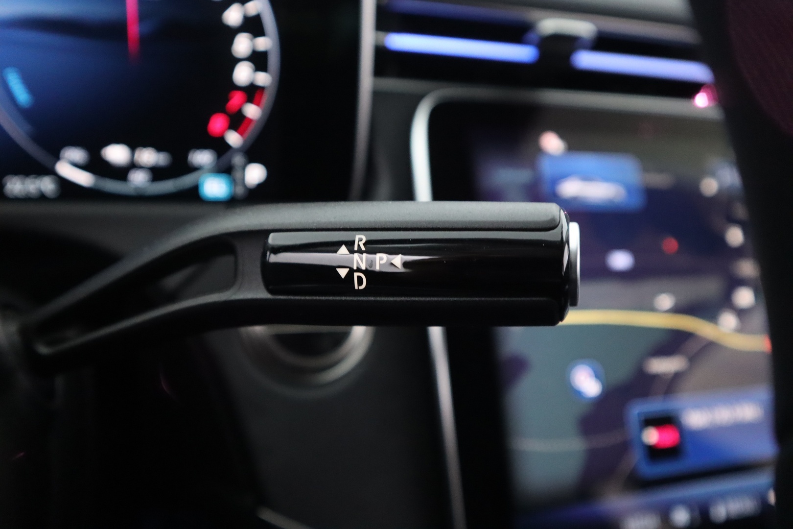 MERCEDES-BENZ E 2025