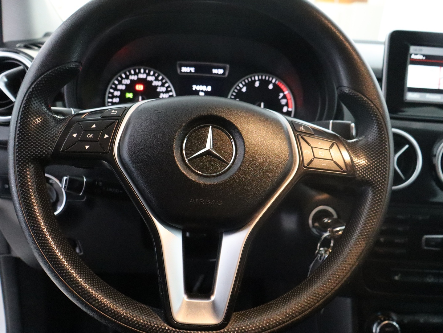 MERCEDES-BENZ B 2012
