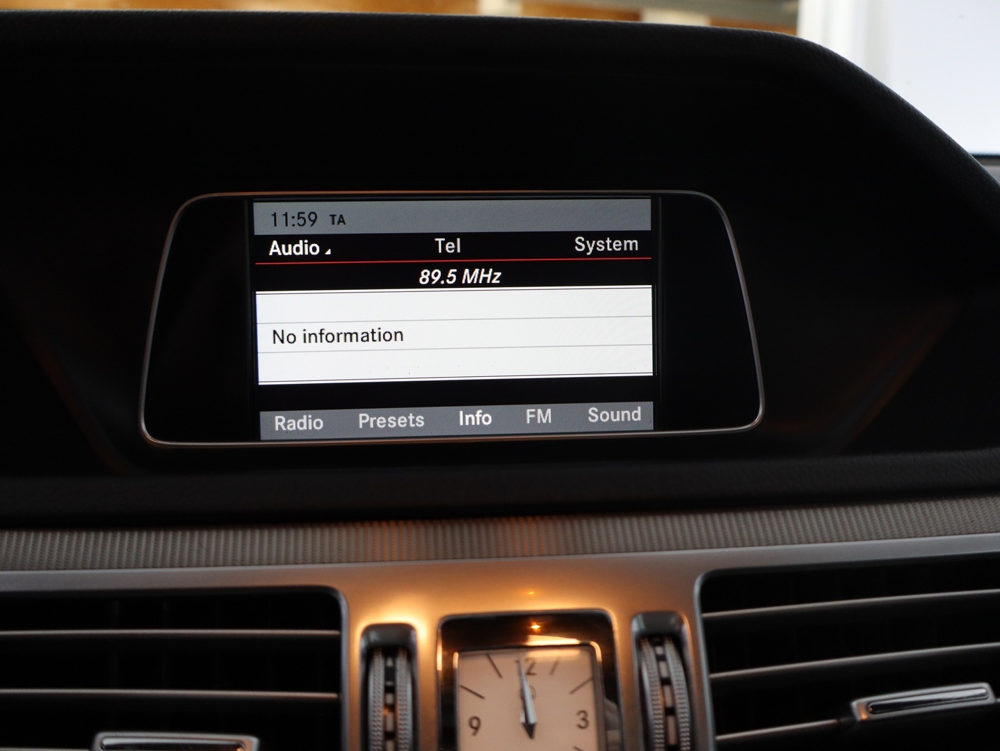 MERCEDES-BENZ E 2015