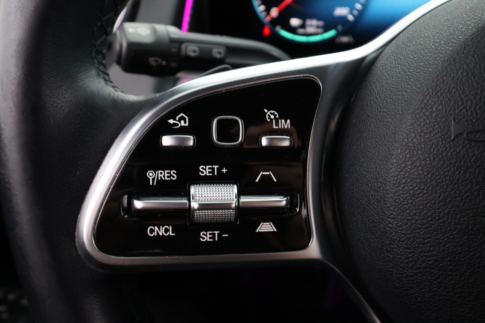 MERCEDES-BENZ EQB 2022