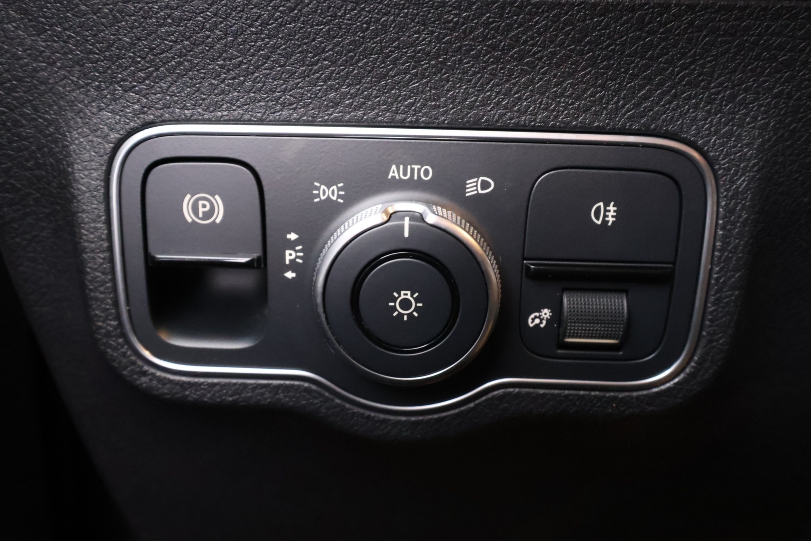 MERCEDES-BENZ EQB 2022
