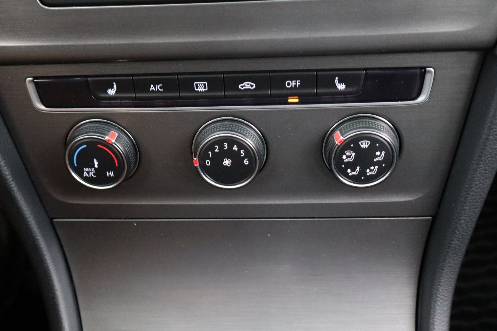 VOLKSWAGEN Golf 2013