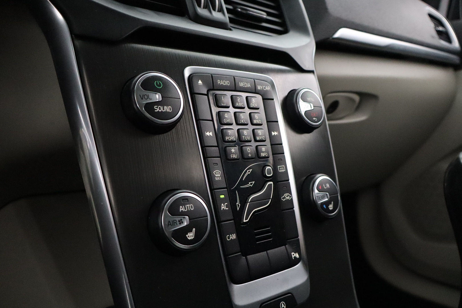 VOLVO V40 2013