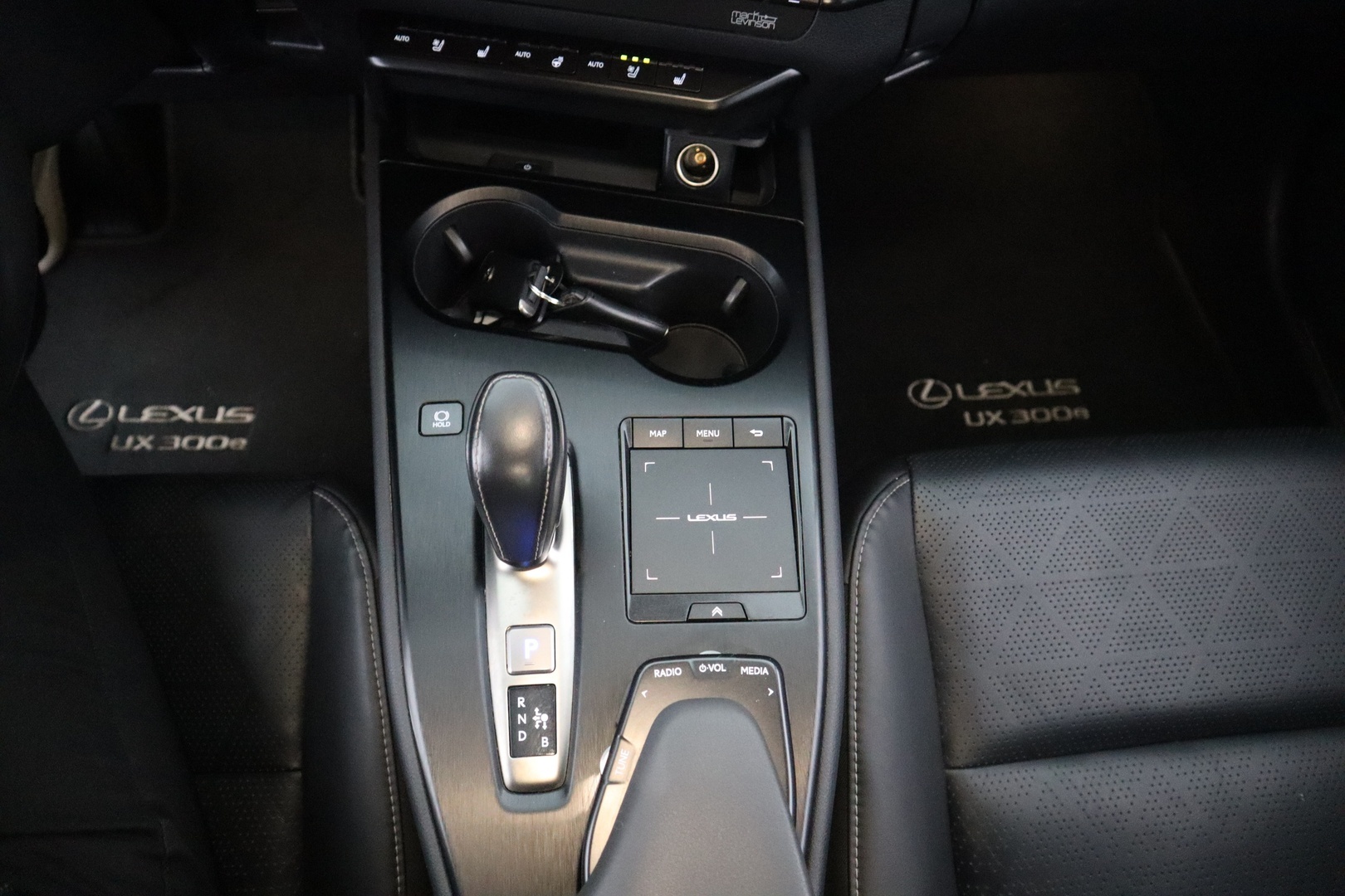 LEXUS UX 2021