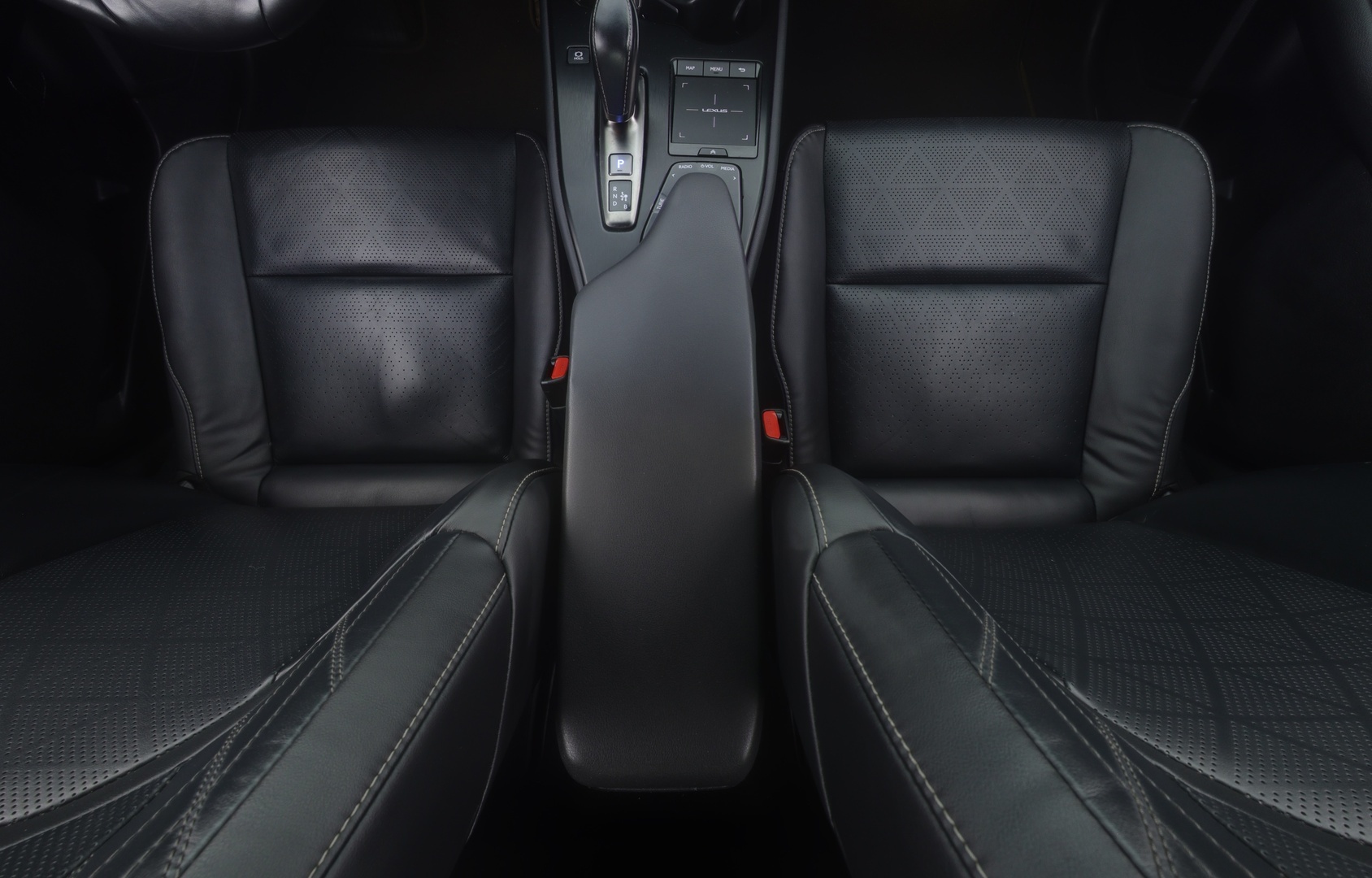LEXUS UX 2021