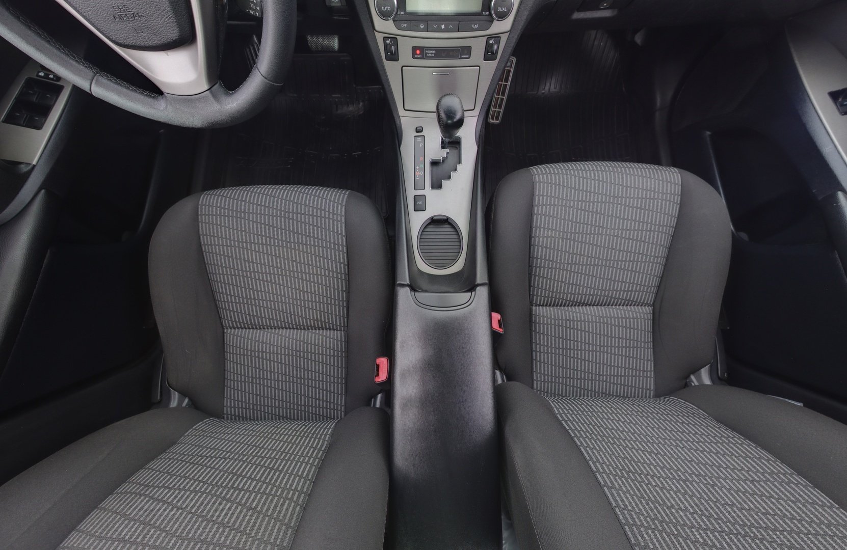 TOYOTA Avensis 2010