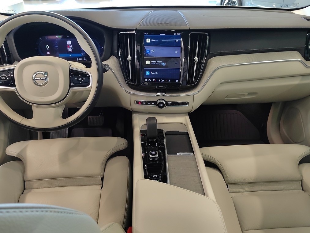 VOLVO XC60 2023