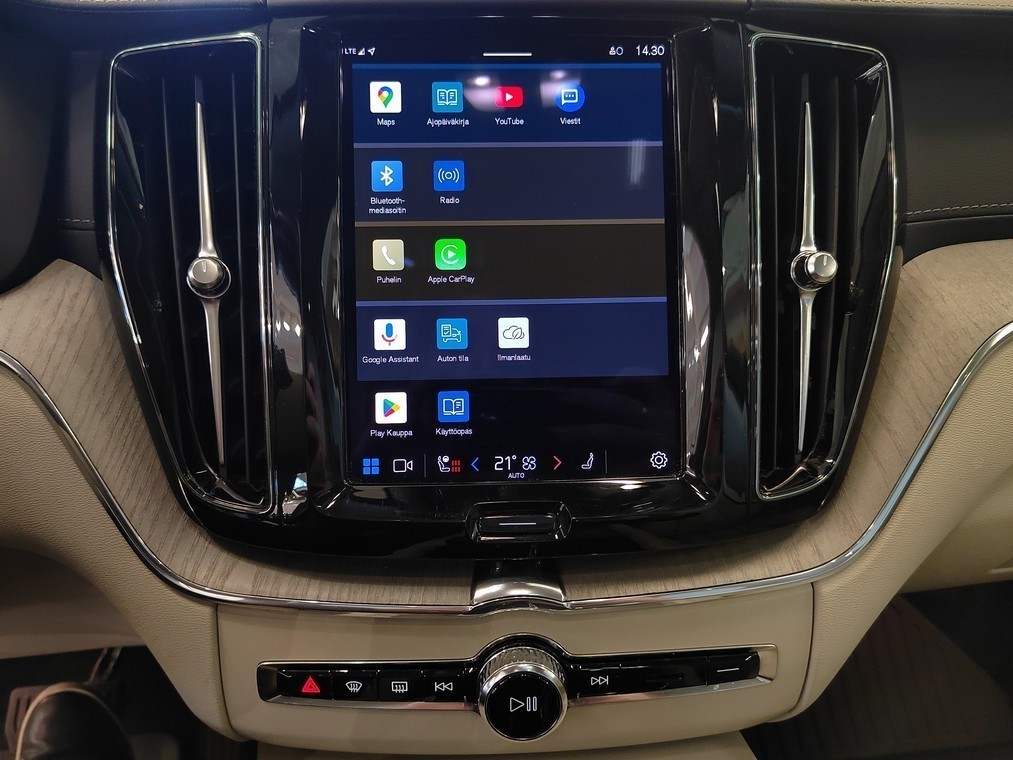 VOLVO XC60 2023