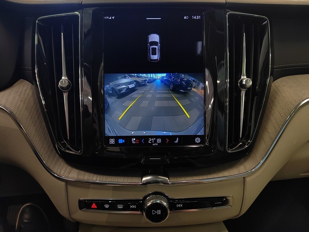 VOLVO XC60 2023