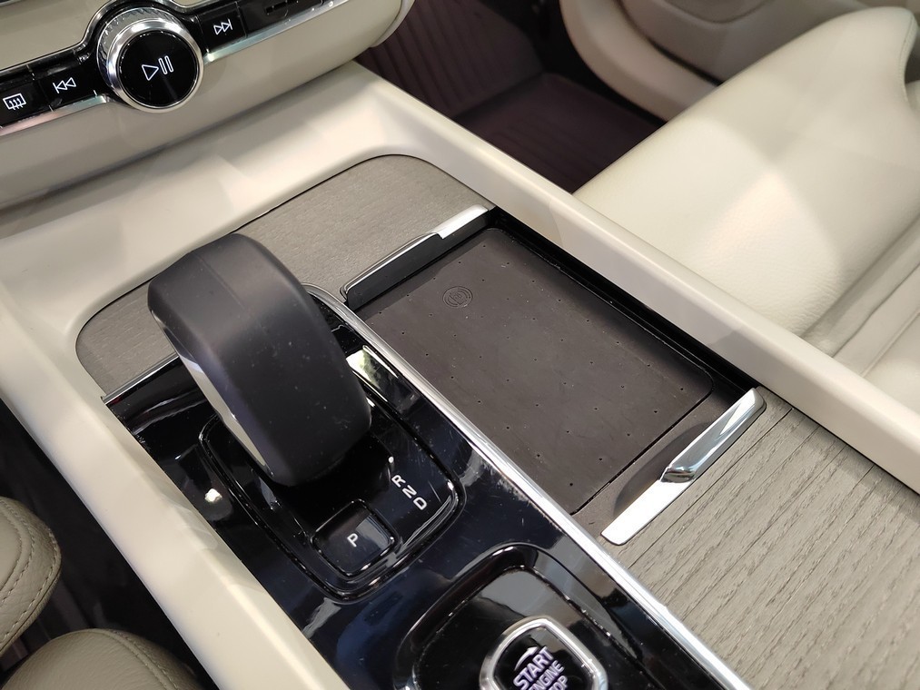 VOLVO XC60 2023