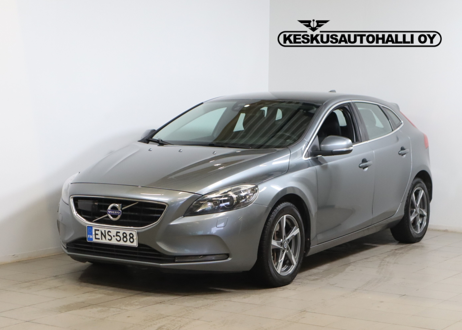 VOLVO V40 2016