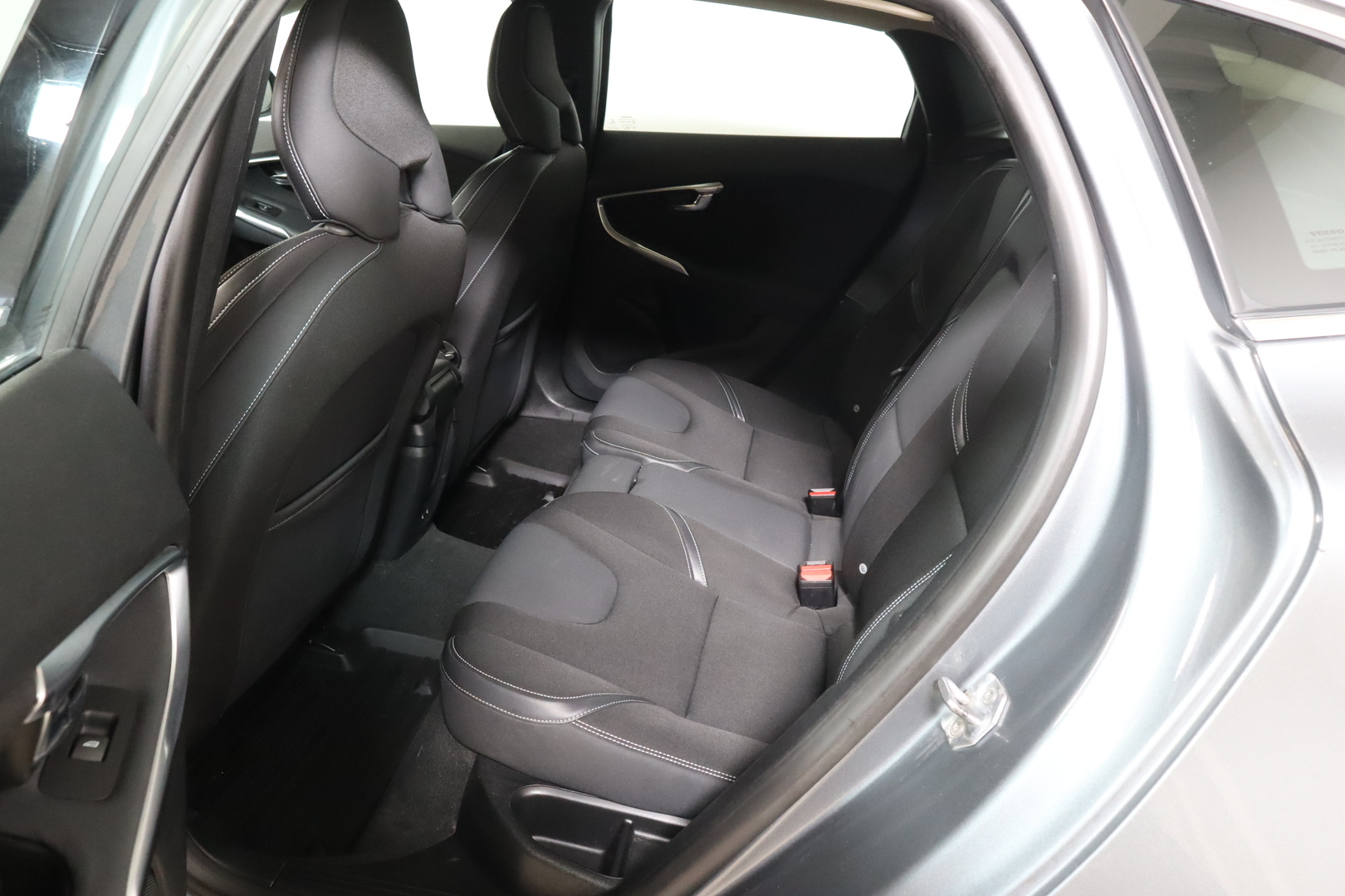 VOLVO V40 2016