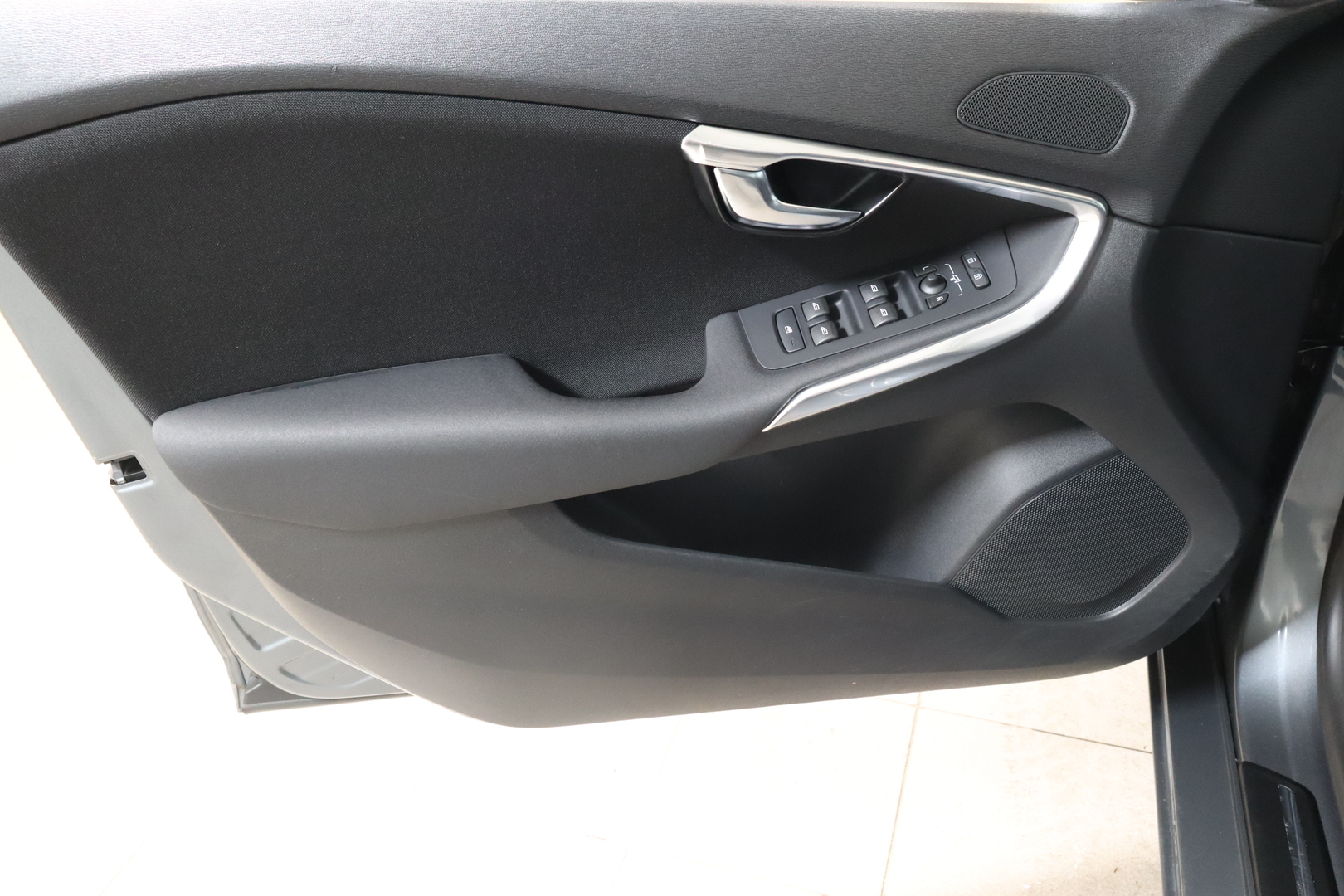 VOLVO V40 2016