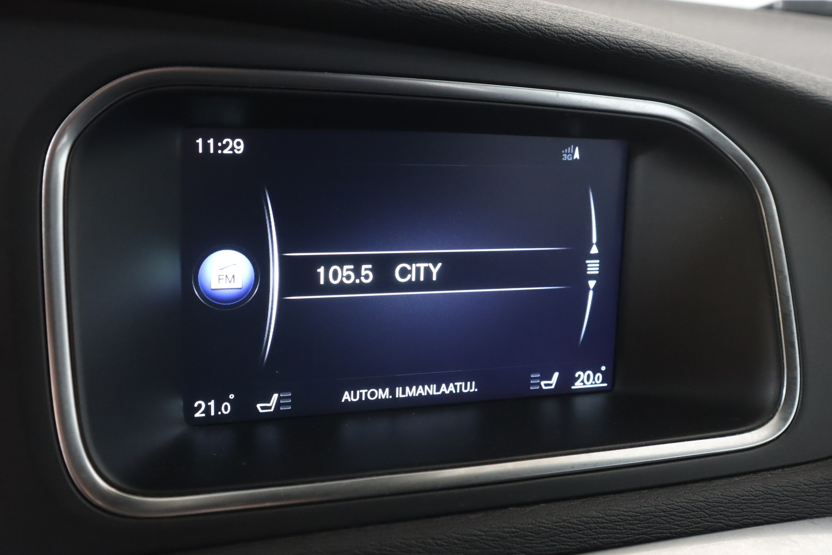 VOLVO V40 2016