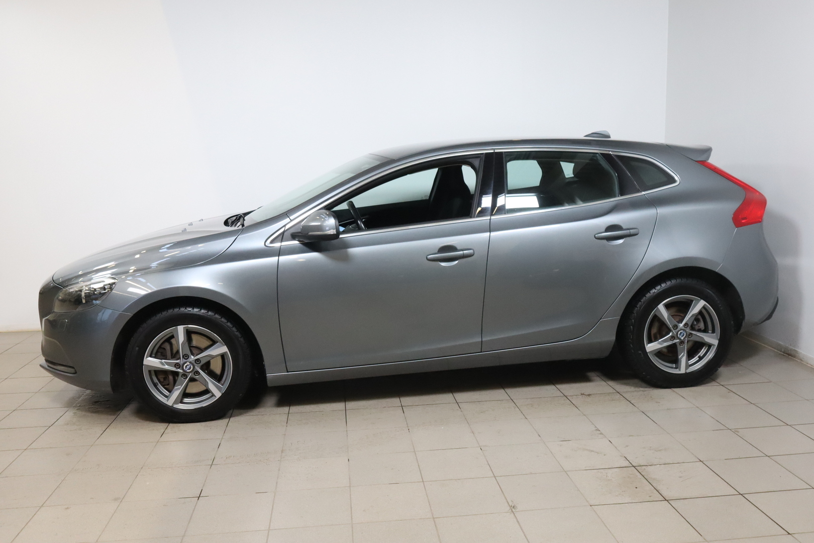 VOLVO V40 2016