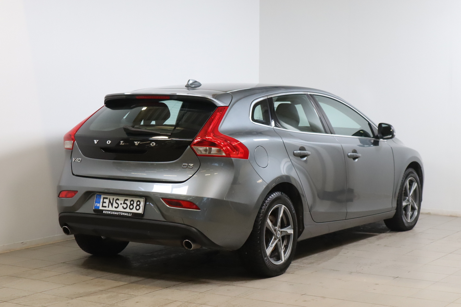 VOLVO V40 2016
