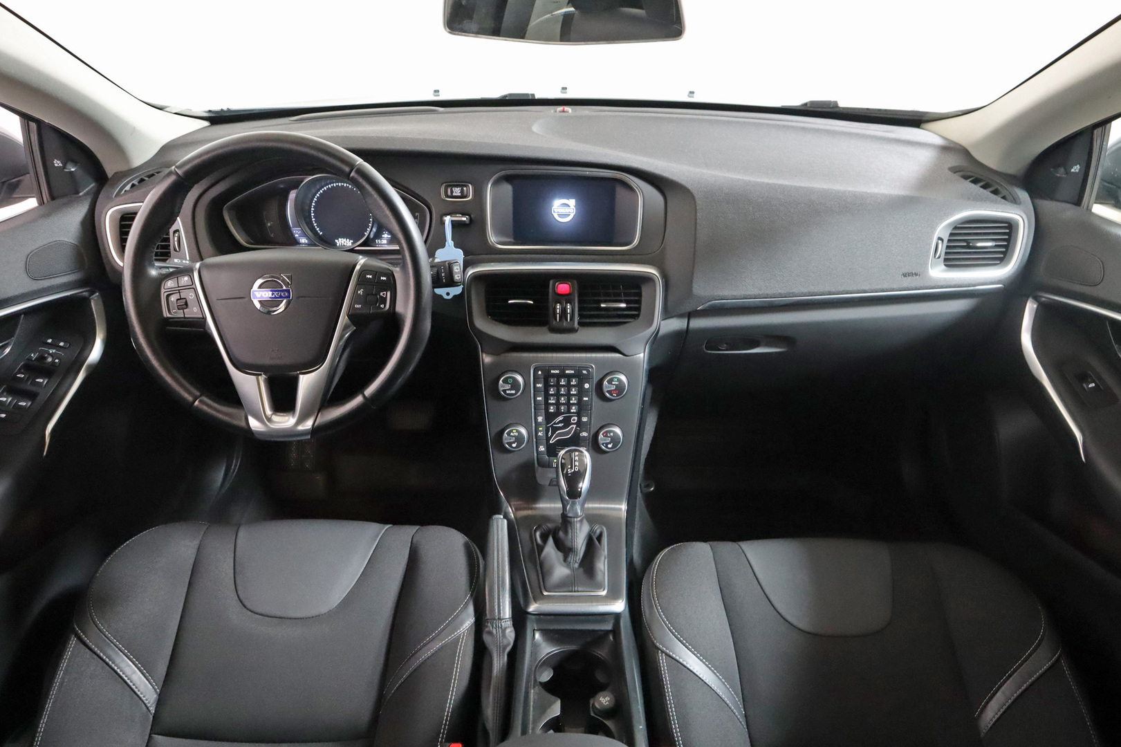 VOLVO V40 2016