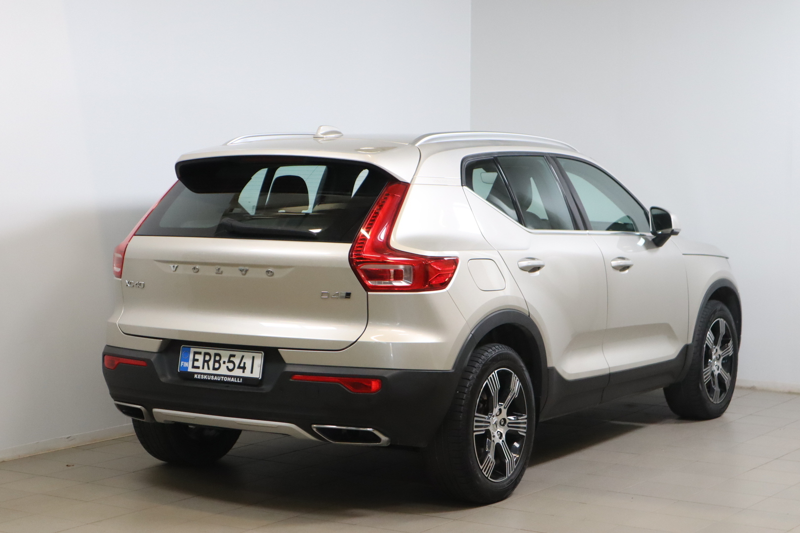 VOLVO XC40 2019