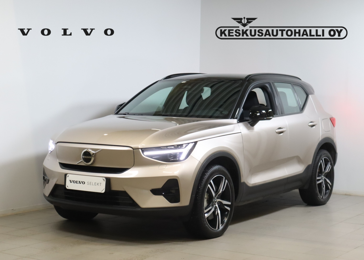 VOLVO XC40 2023