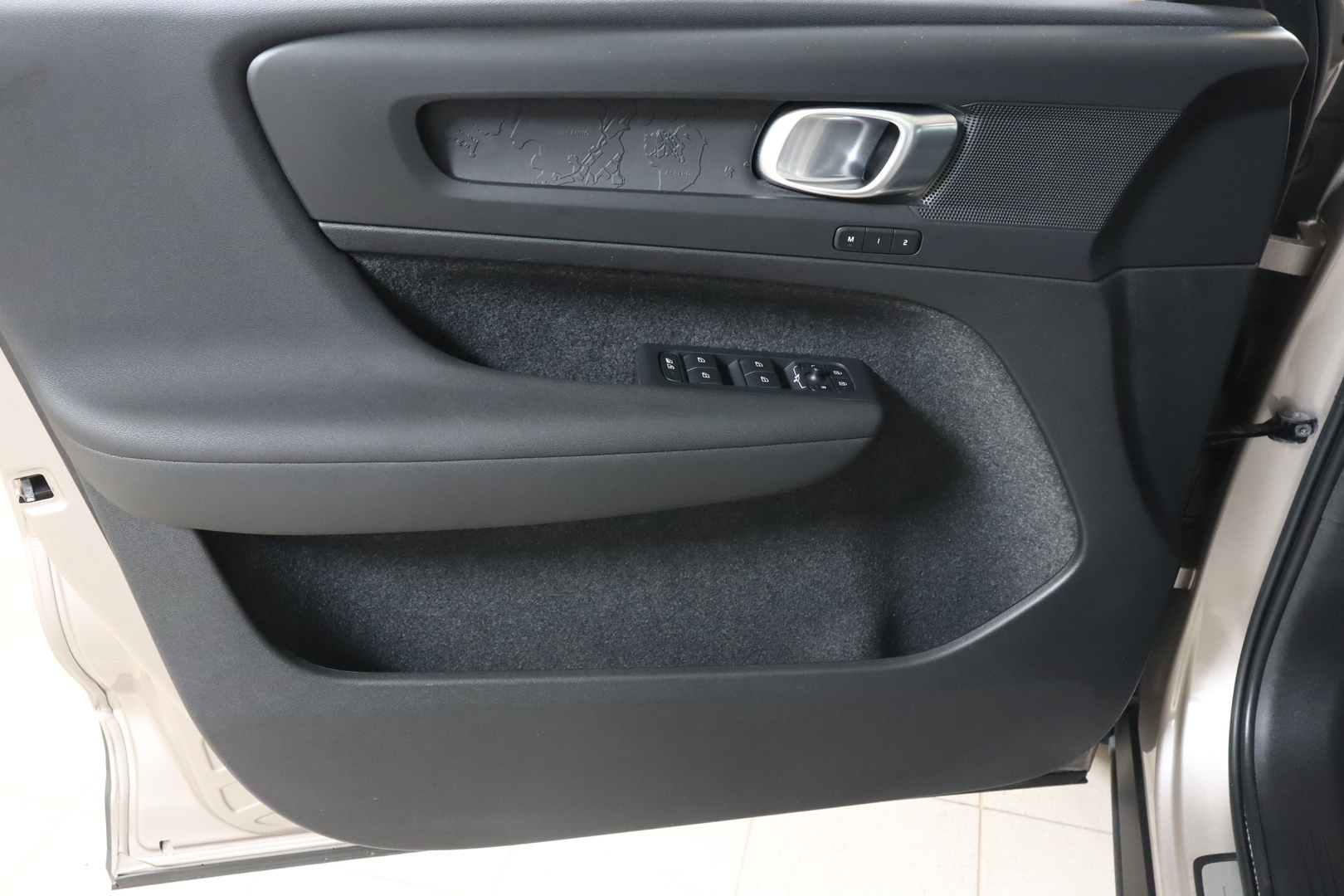 VOLVO XC40 2023