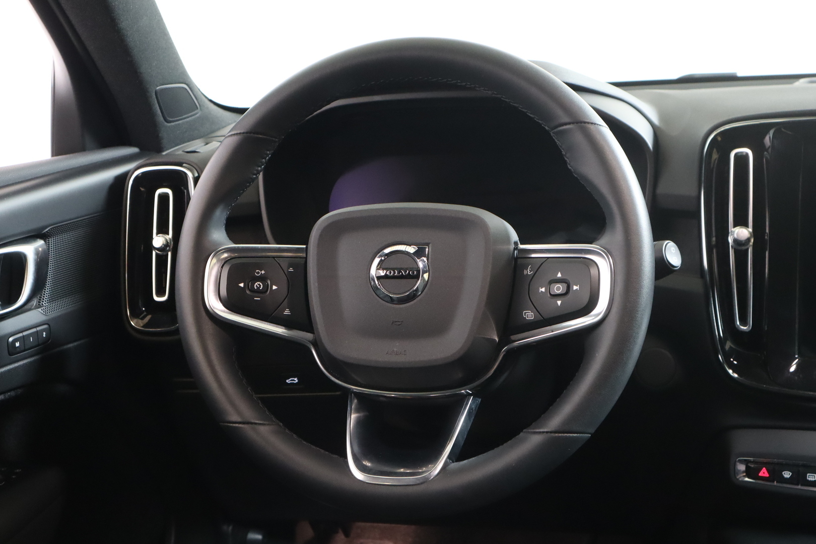 VOLVO XC40 2023