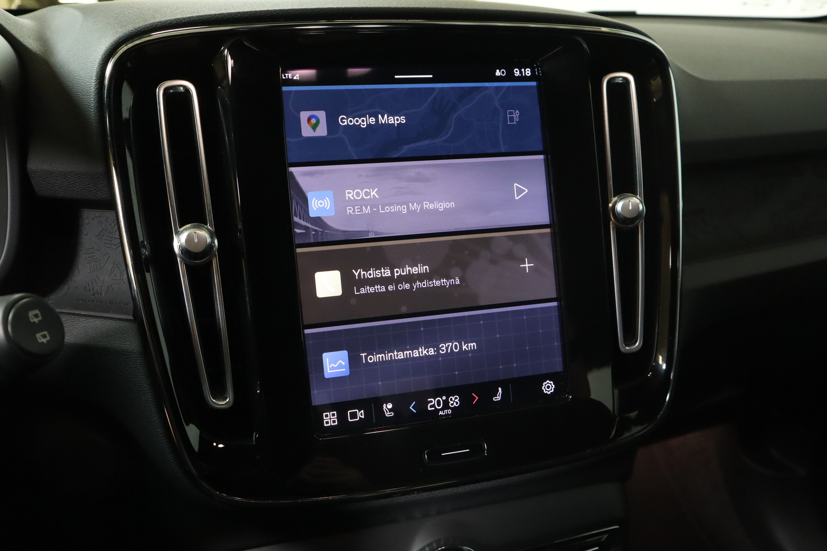 VOLVO XC40 2023