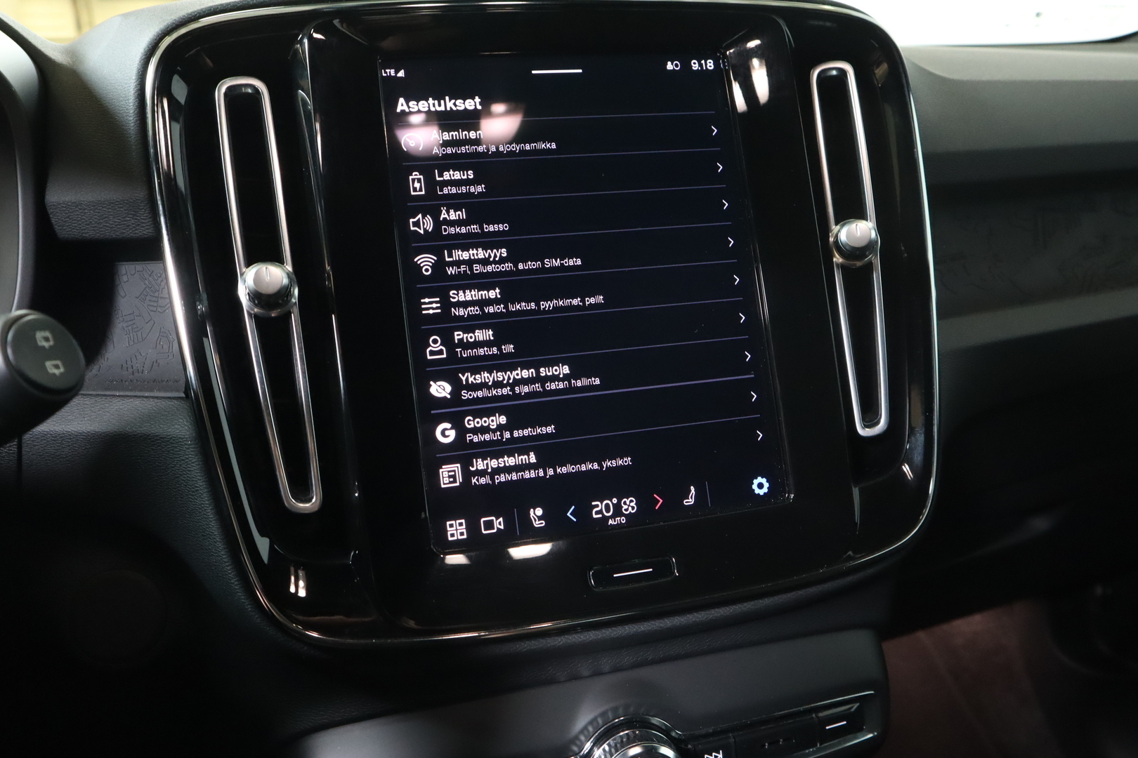 VOLVO XC40 2023